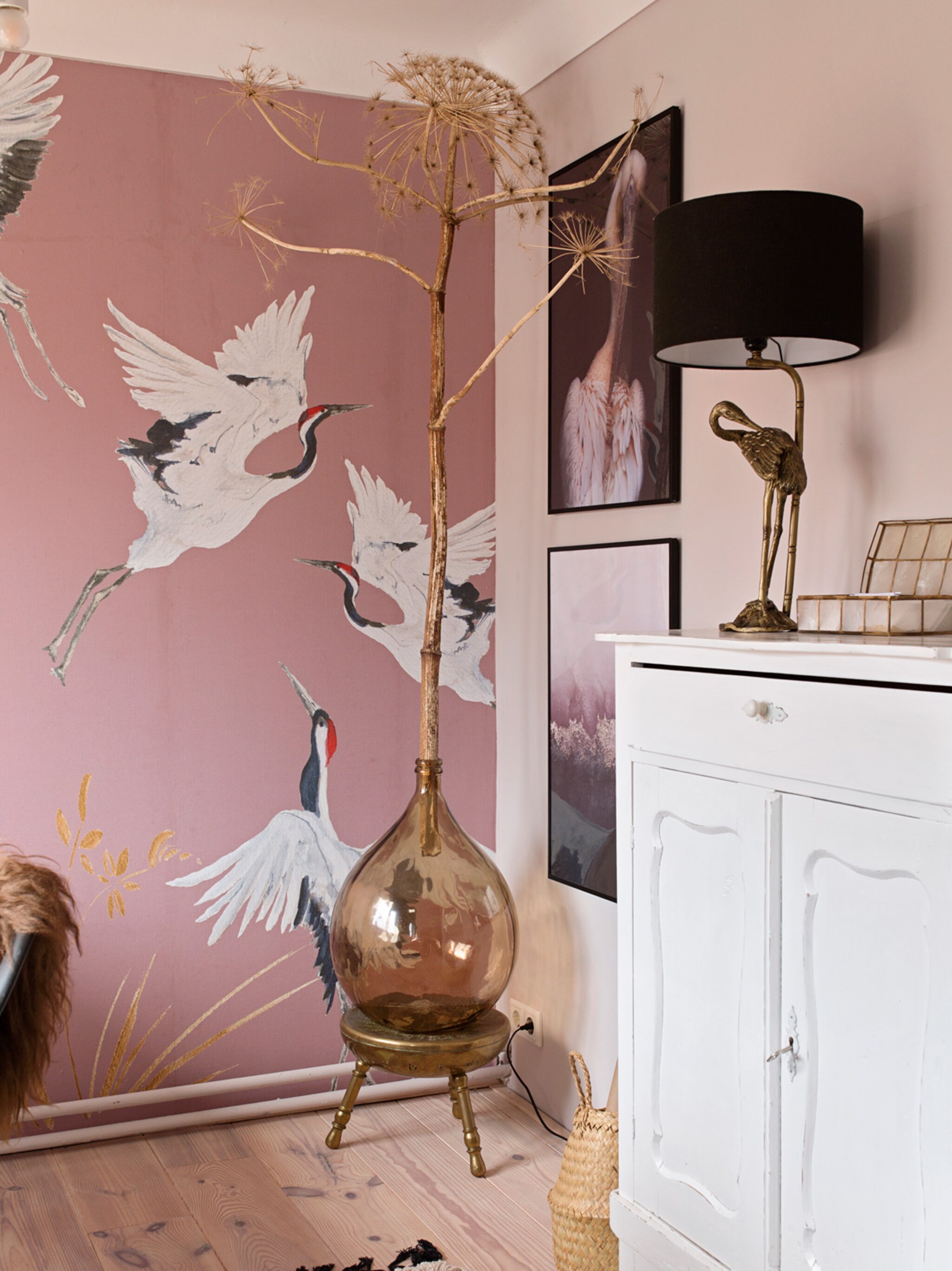 dierenprints in huis van kraanvogelbehang tot olifantenpoeppapier
