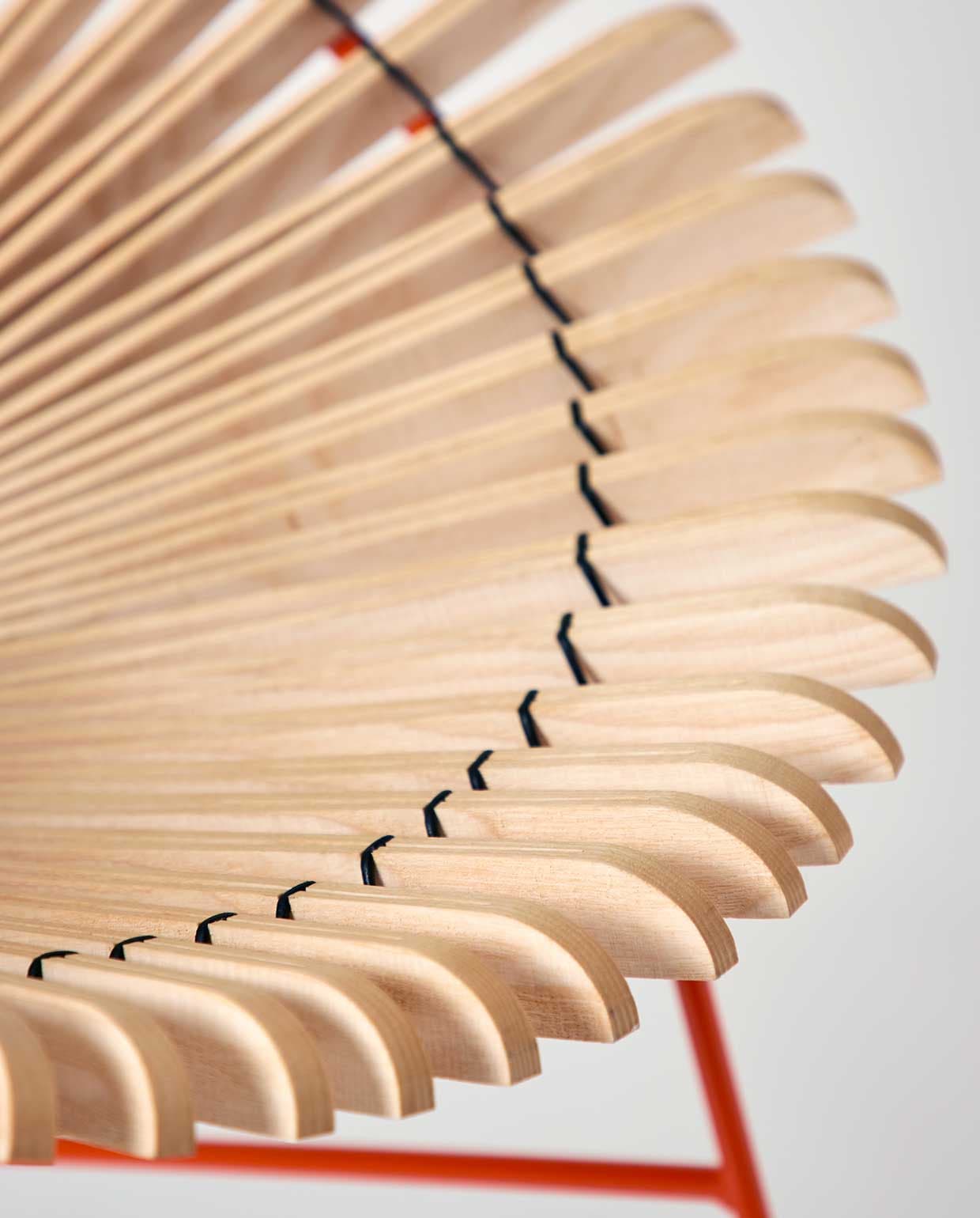 Hout details Concertina Chair