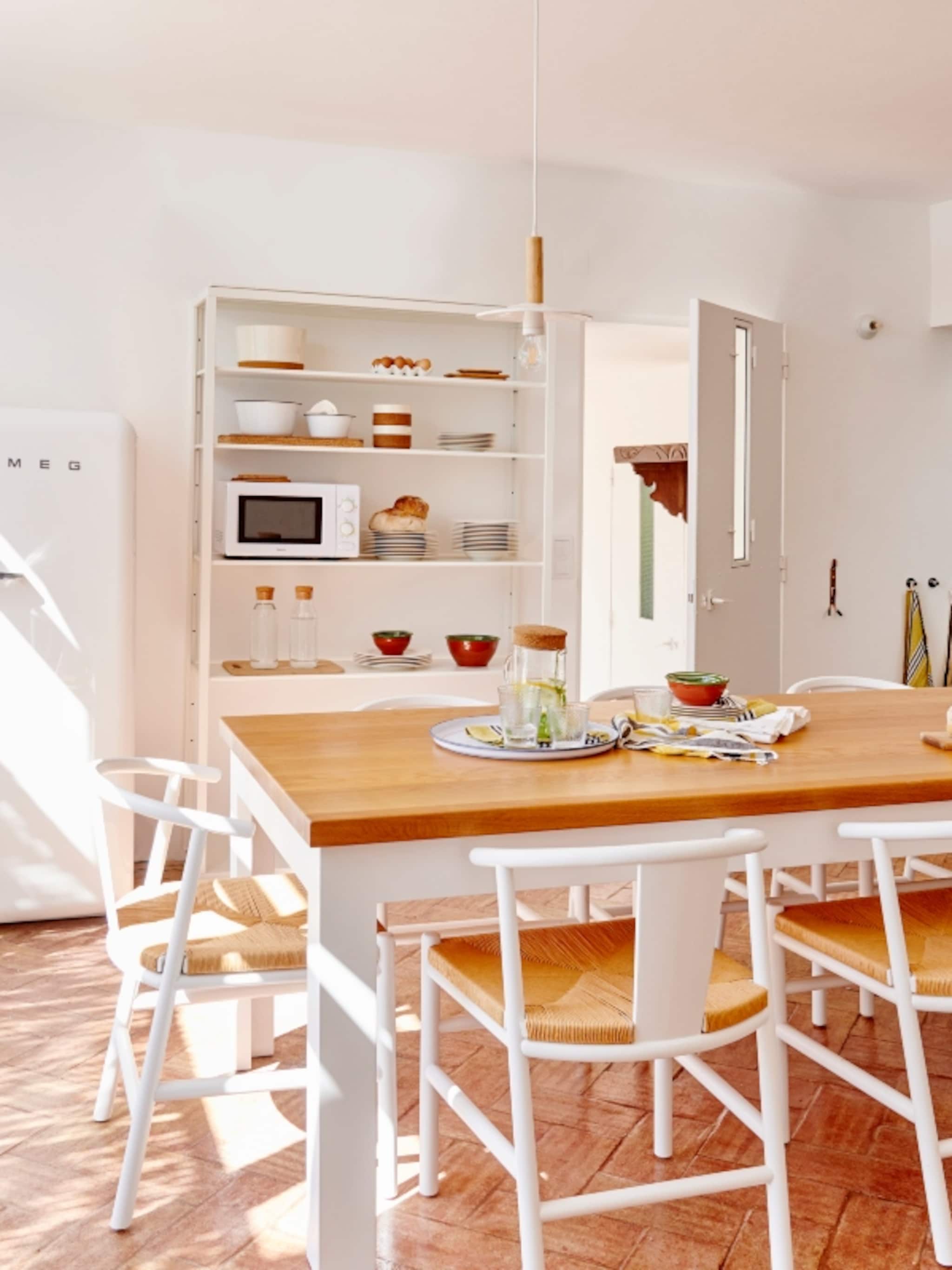 binnenkijken in een mediterrane keuken in de algarve