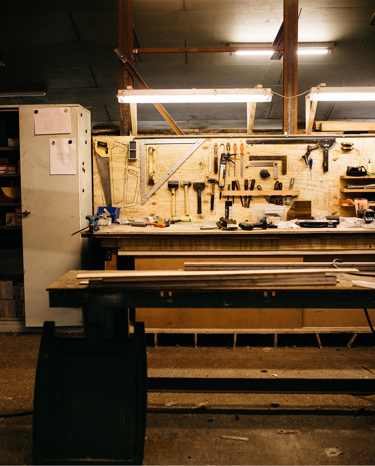 De lichtste variant van Zwarthout-planken: Sakaide. Deze planken van Douglas-hout worden gebrand, geborsteld en tenslotte ingewreven met Tung-olie, die een diepe en warme glans geeft. Een bewerking die vooral geschikt is voor interieurs.