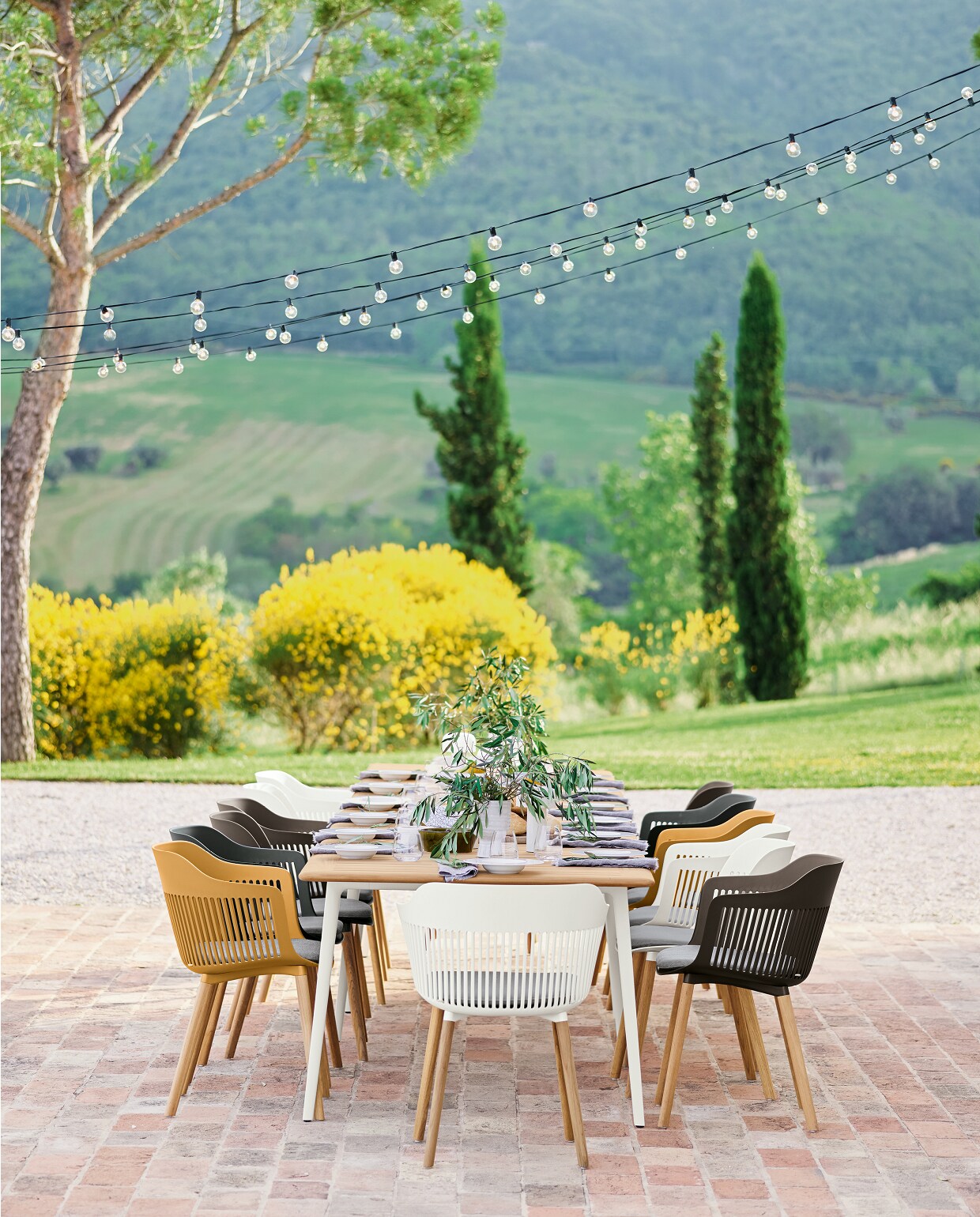 Tafel en stoelen bij Hanolux
