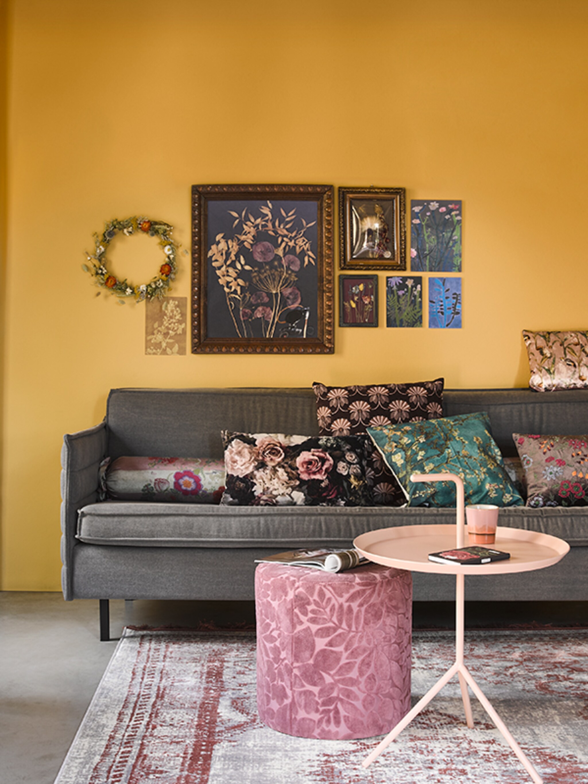 interieur in bloei 5x stylen met bloemenprints