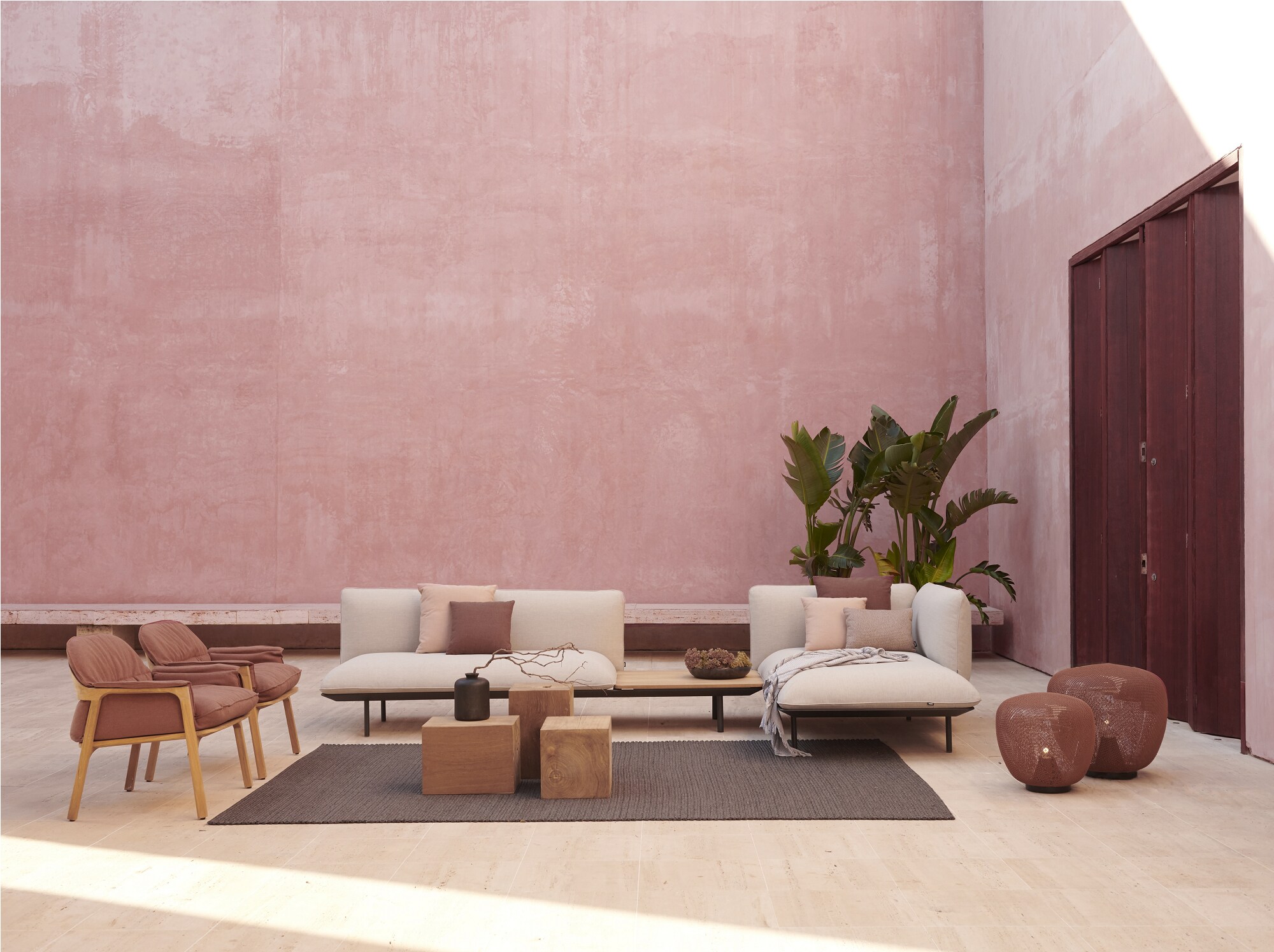 Nomad Easy chair, Senja sofa, Monsieur Tricot verlichting (bij Hanolux)