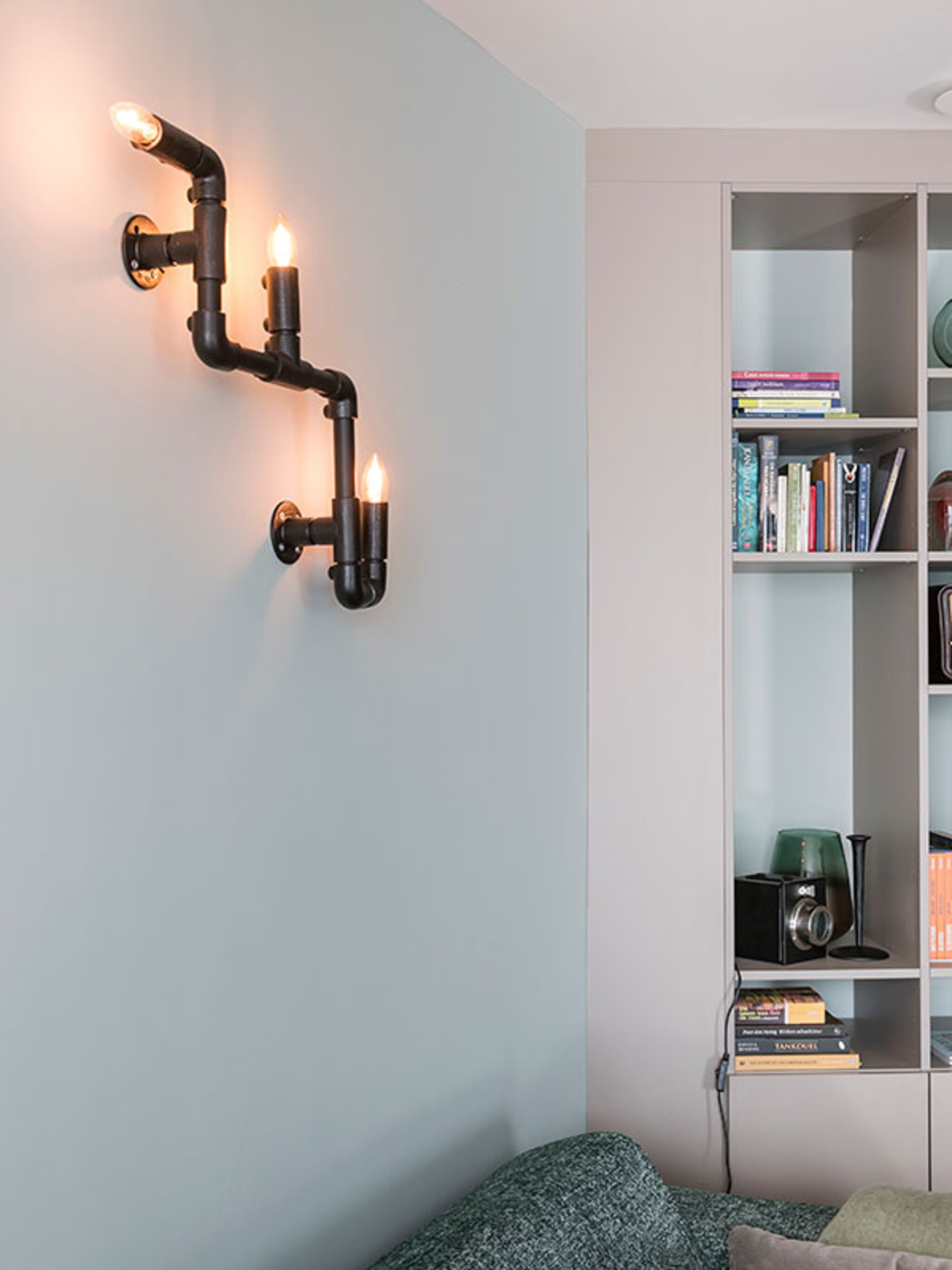 diy lamp van steigerbuizen uit de make over van simon en stephanie