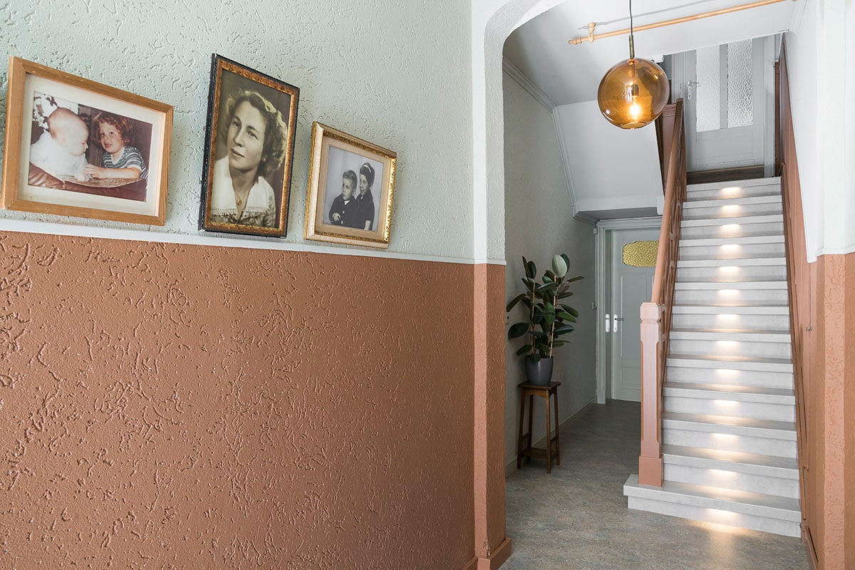 Trap – cloudy Cement met ledverlichting in treden (). Hanglamp (BePureHome).