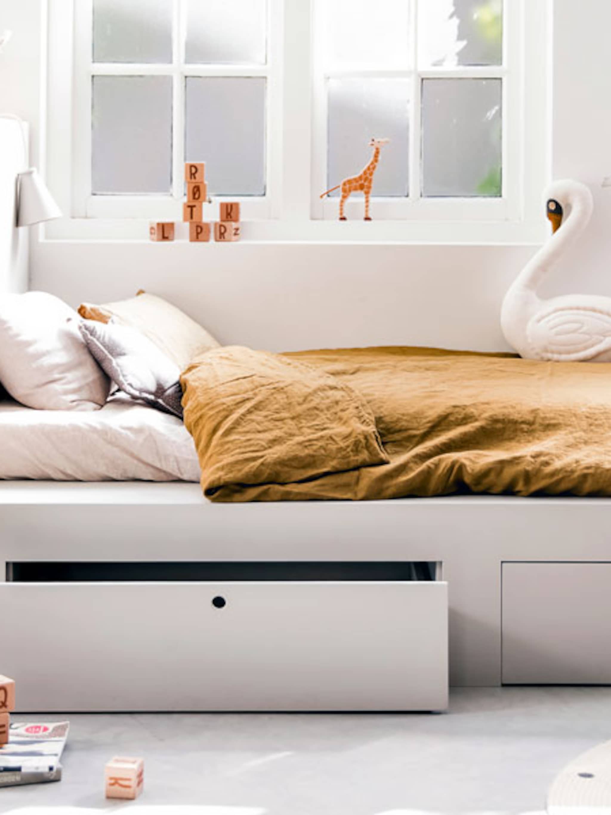 diy kinderbed met lades en kast