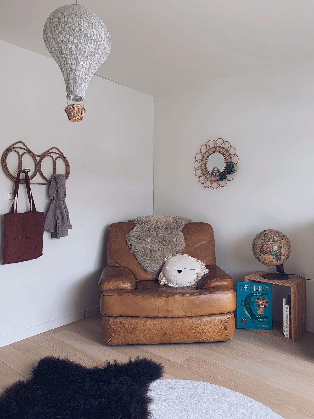beeld vtwonen Blog | Wij, Mothers of the Home doen niets liever dan kinderkamers inrichten. We vinden het heerlijk om een moodboard te maken en na een gesprek met de klanten op zoek te gaan naar nieuwe en vintage items die helemaal bij elkaar passen. | vtwonen | fotografie mothersofthehome