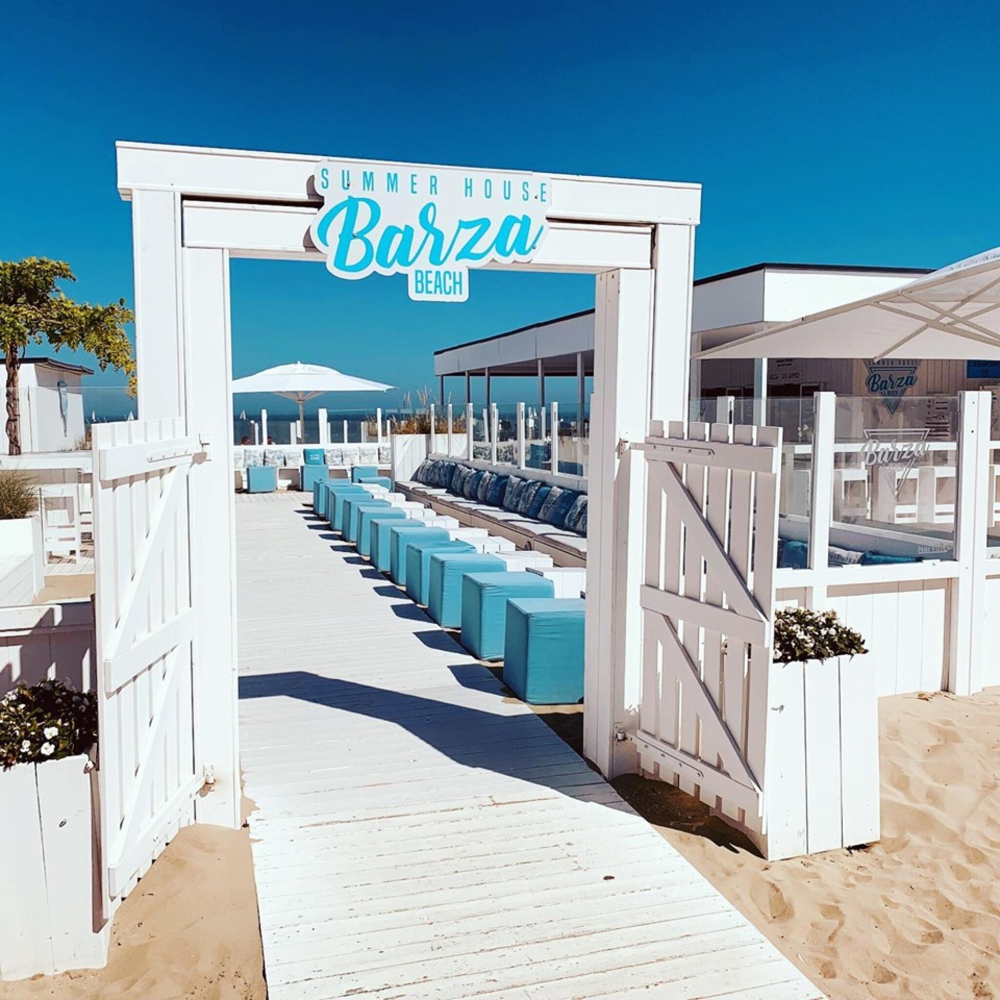 hotspot strandbar barza beach in nieuwpoort