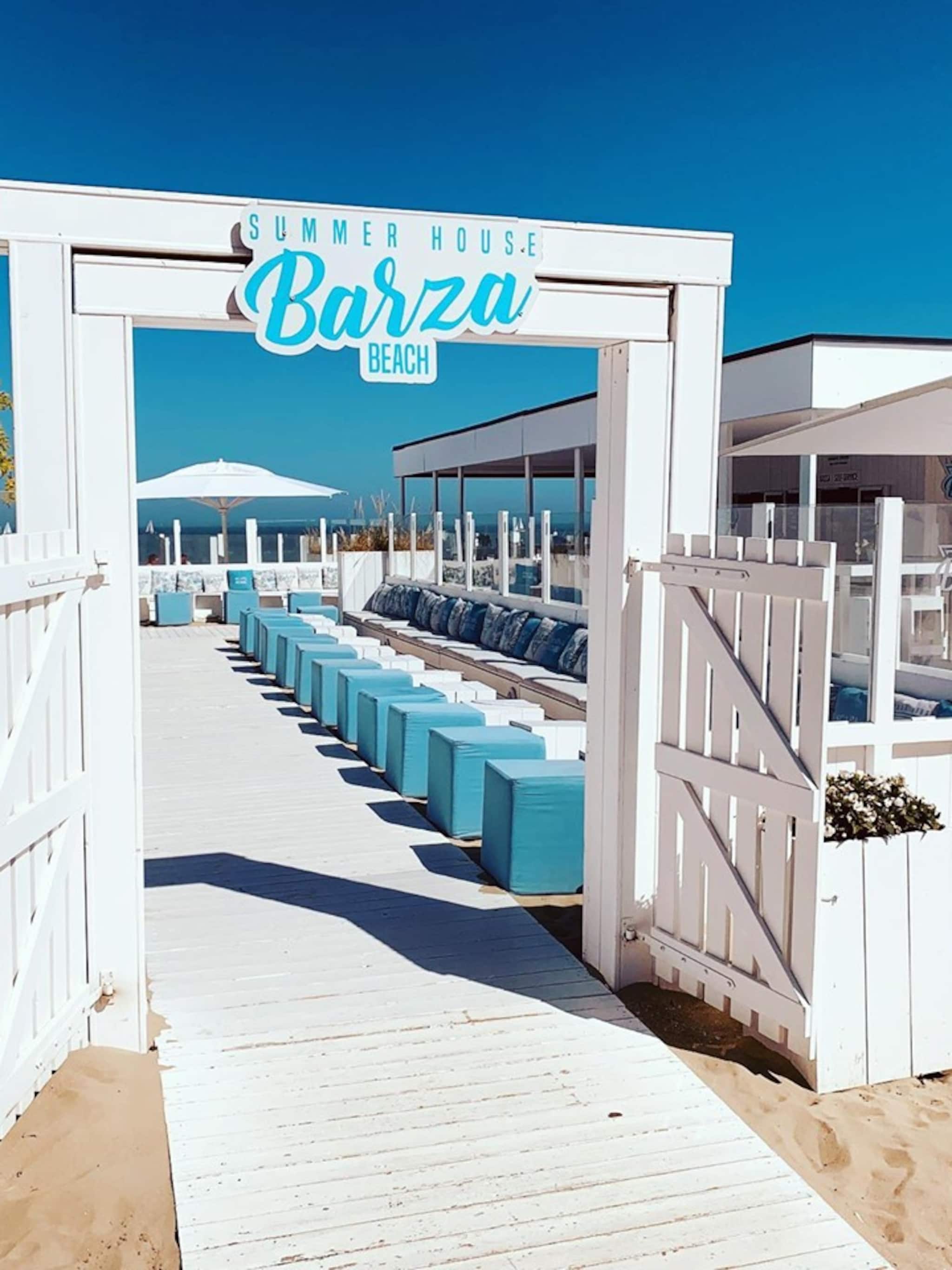 hotspot strandbar barza beach in nieuwpoort