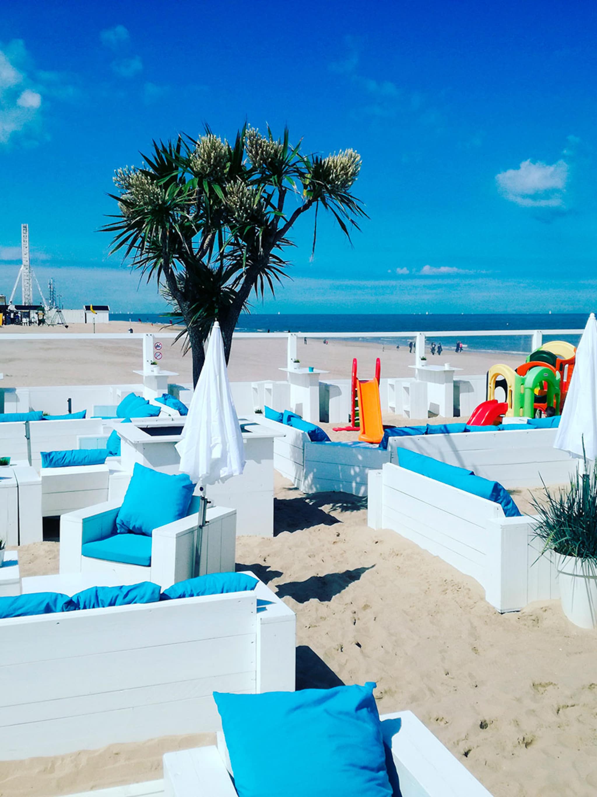 even al je zorgen vergeten bij strandbar pata pata beach
