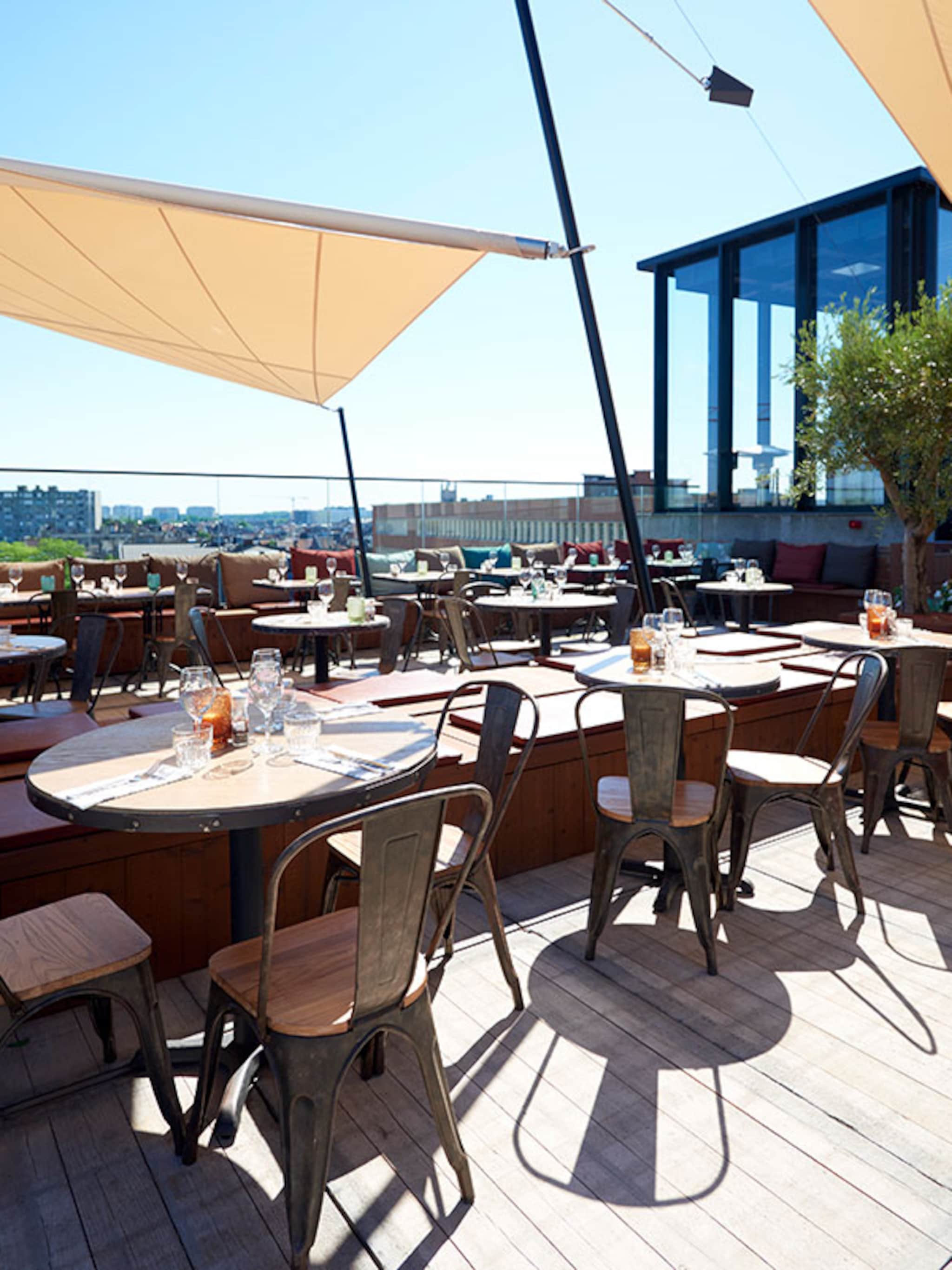 deze rooftopbars mag je deze zomer niet missen