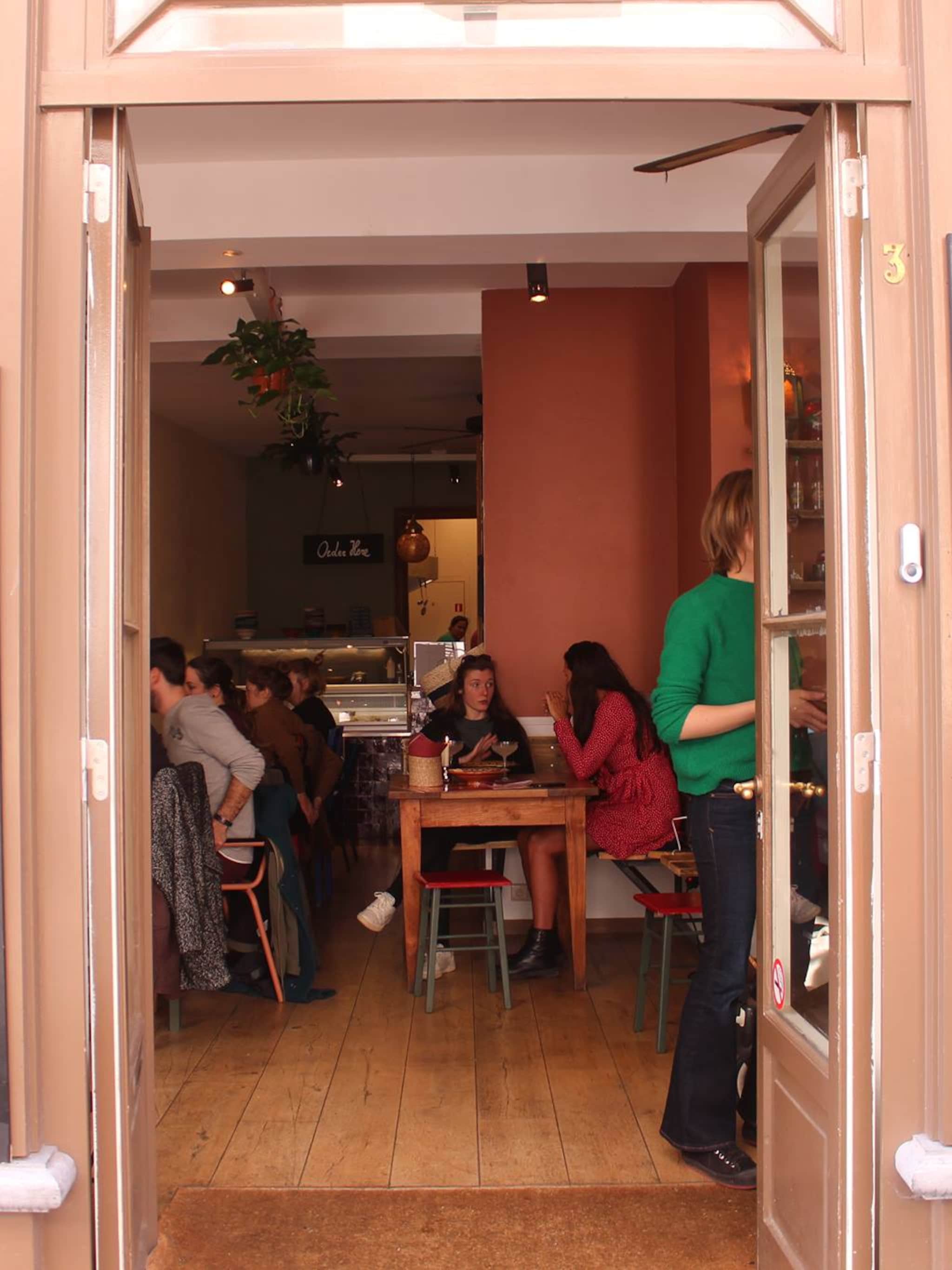 libanese foodtruck yalla yalla opent permanente zaak in gent