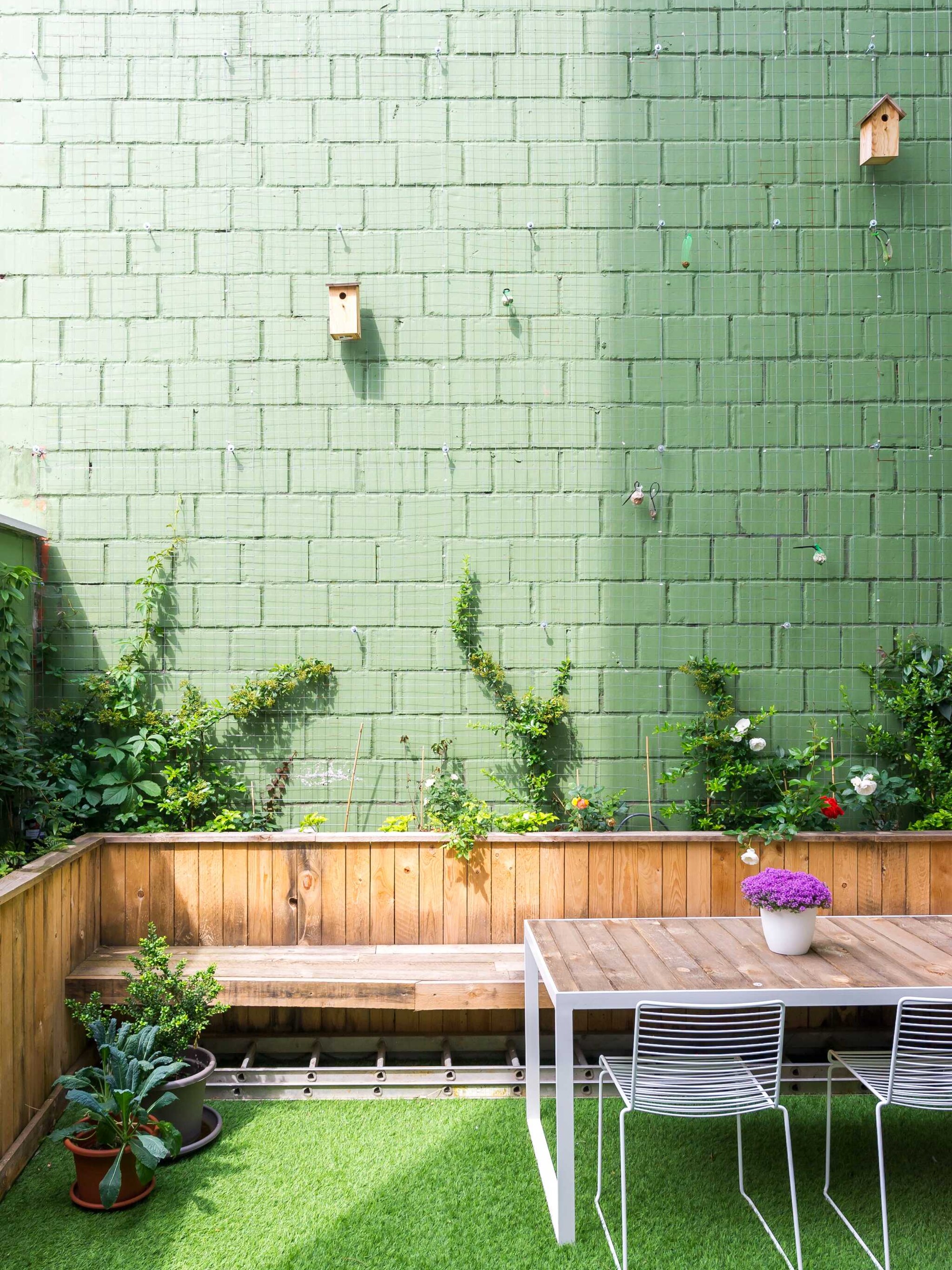 felle kleuren en veel groen maak je terras zomerproof