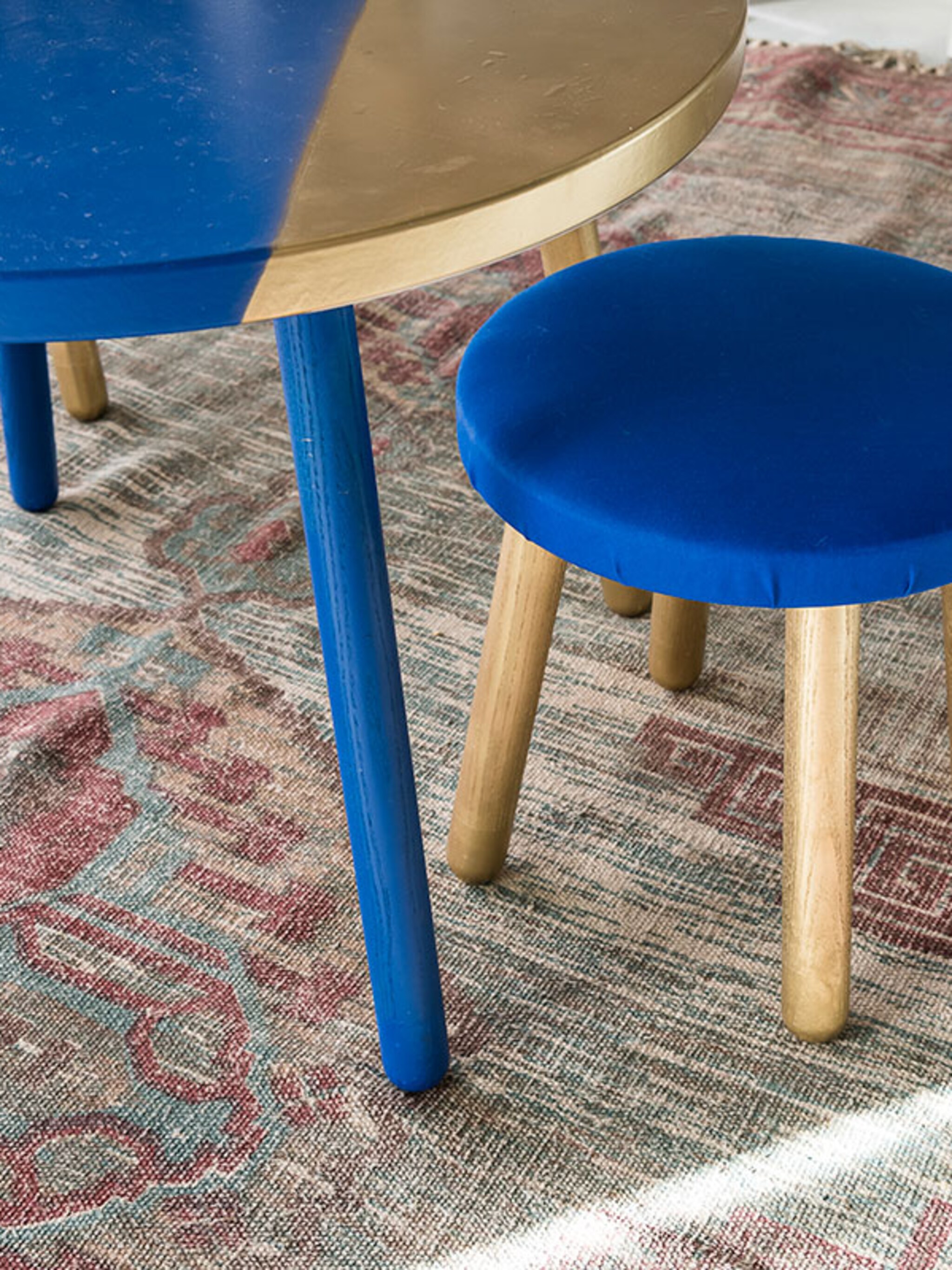 diy kleurrijk kindertafeltje met krukjes