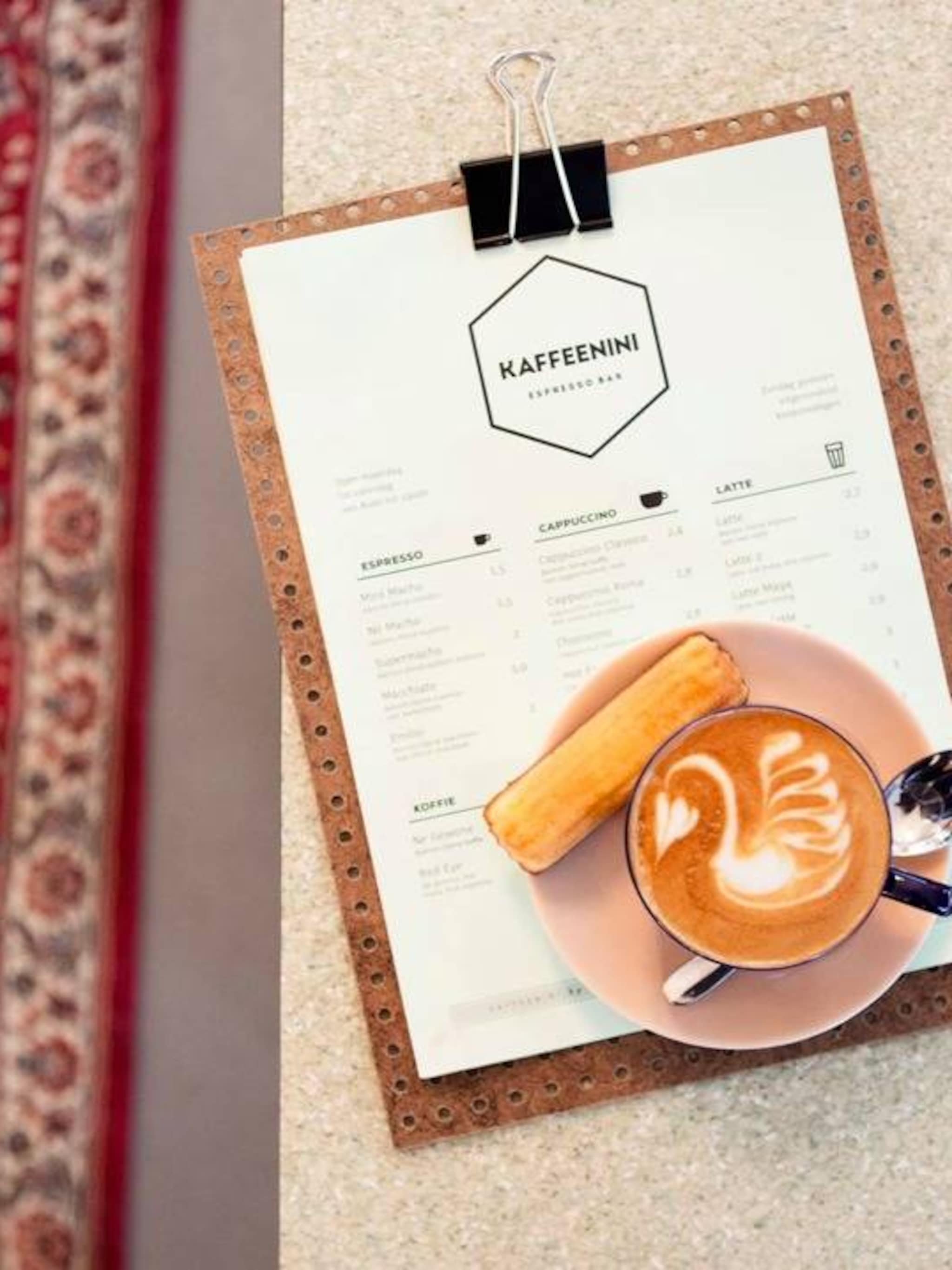smakelijke bagels en heerlijke koffievarianten bij kaffeenini in antwerpen