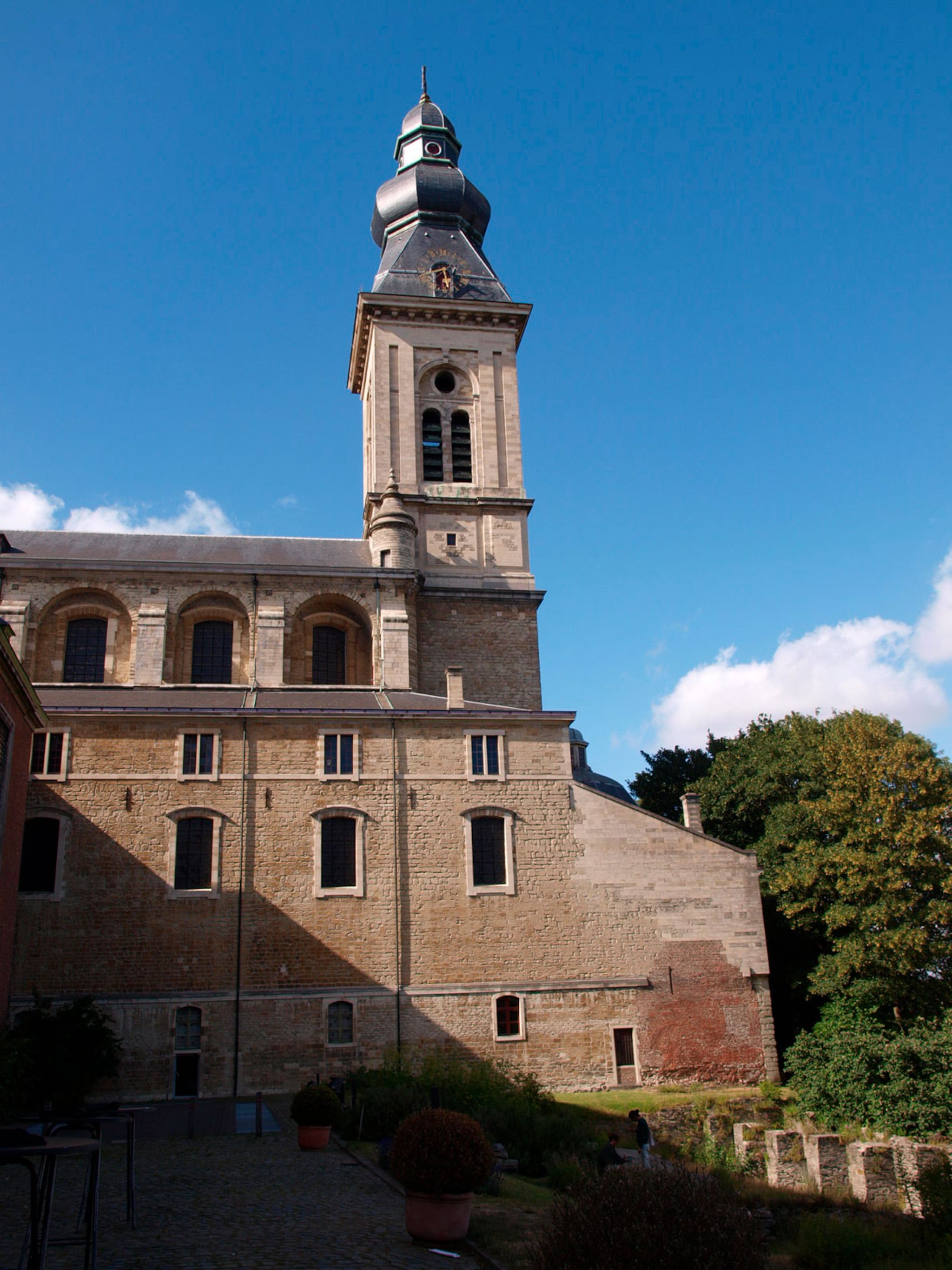 picknickplek idyllische stadstuin achter gentse sint pietersabdij