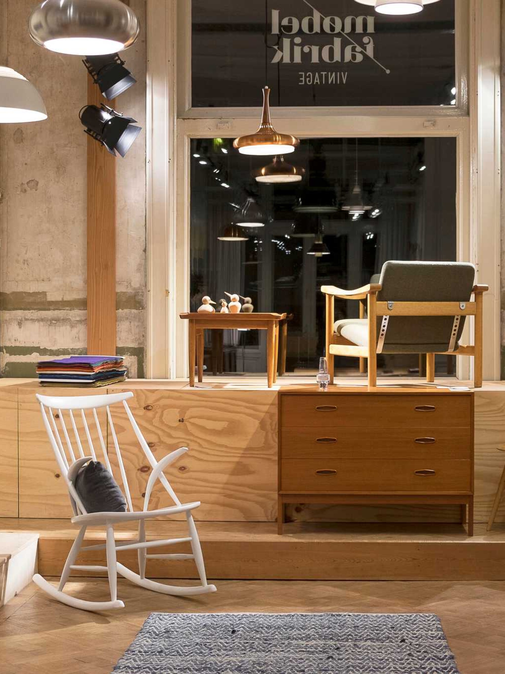 deens jaren 60 design bij mobelfabrik in antwerpen