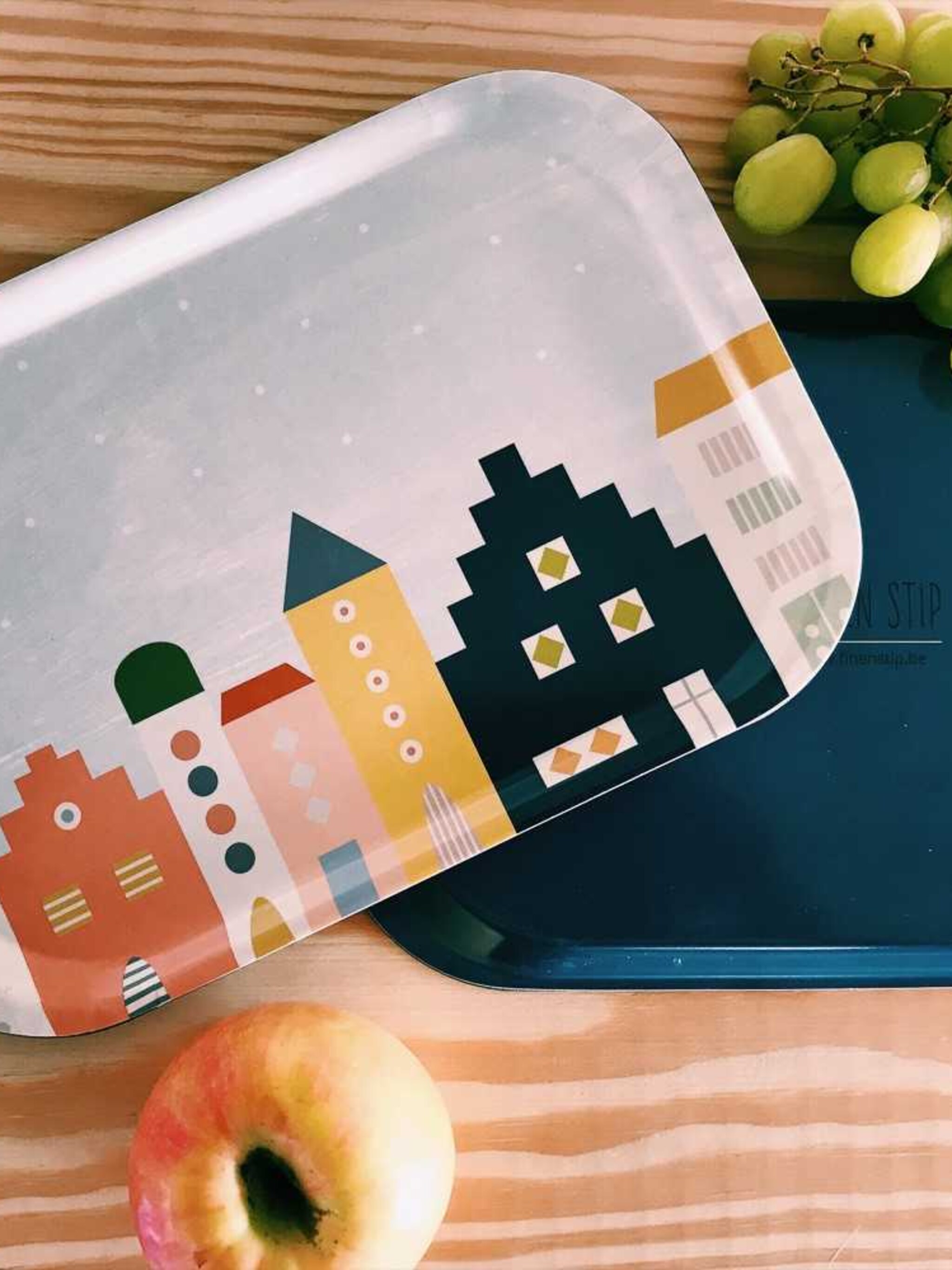 win 3x een kleurrijk boterhamplankje van fin en stip