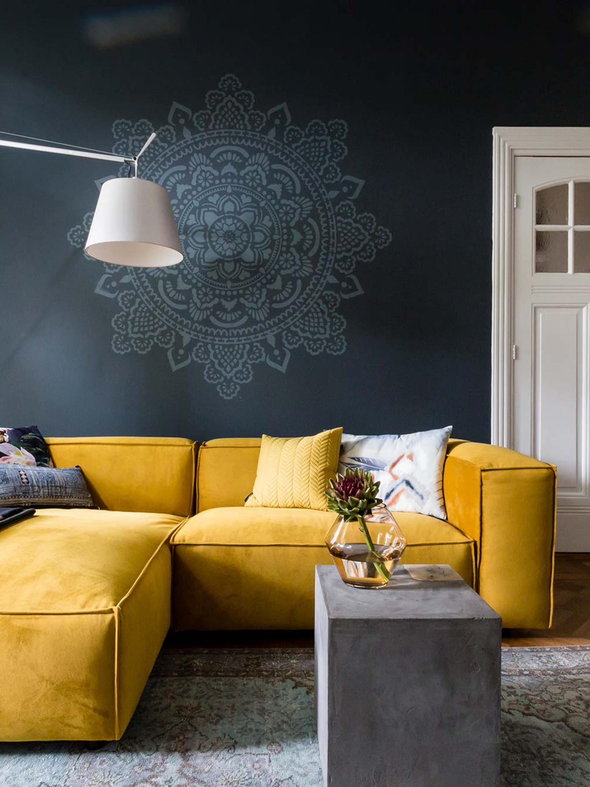 pick of the week mandala tibet sjabloon op een kale muur