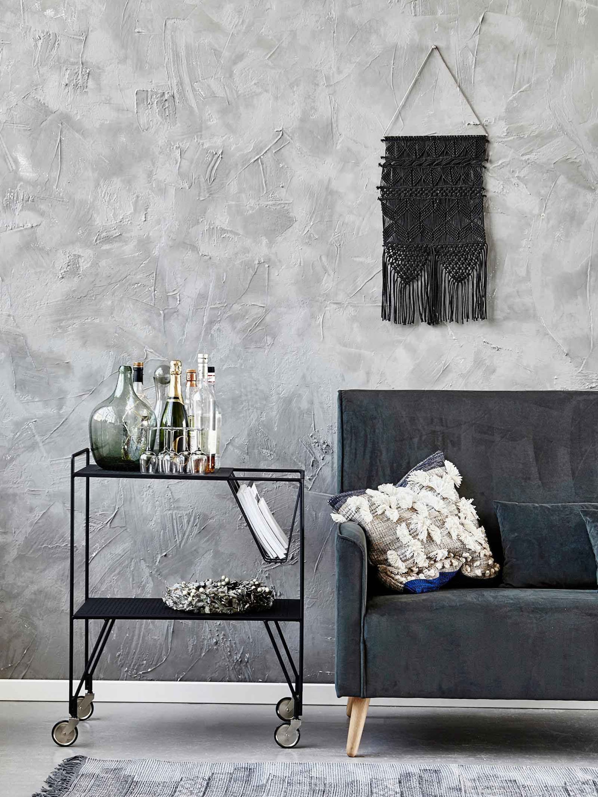 het vloerkleed het middel voor warme voeten en een fris interieur