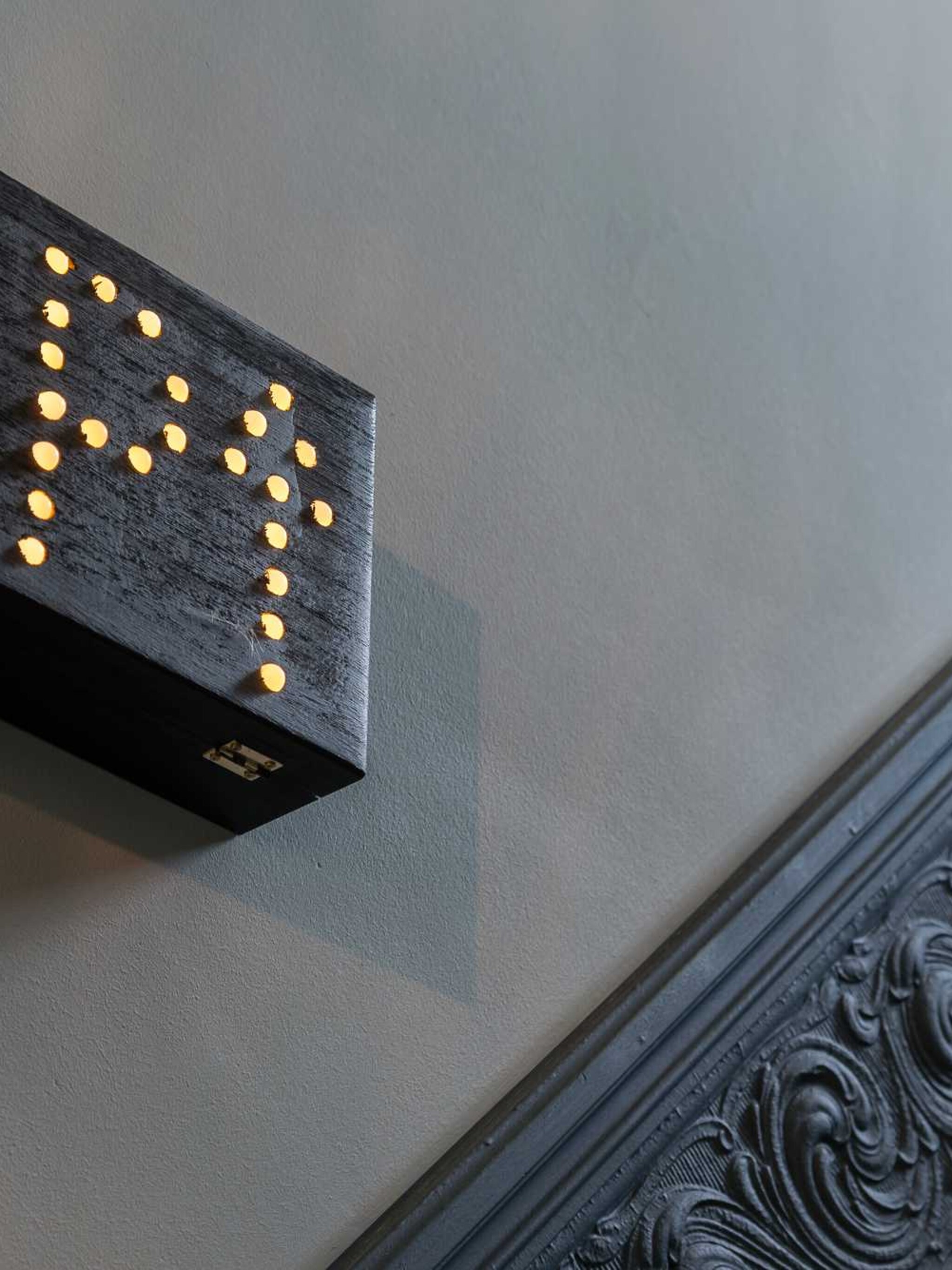 diy zelfgemaakte lichtbak met kerstverlichting
