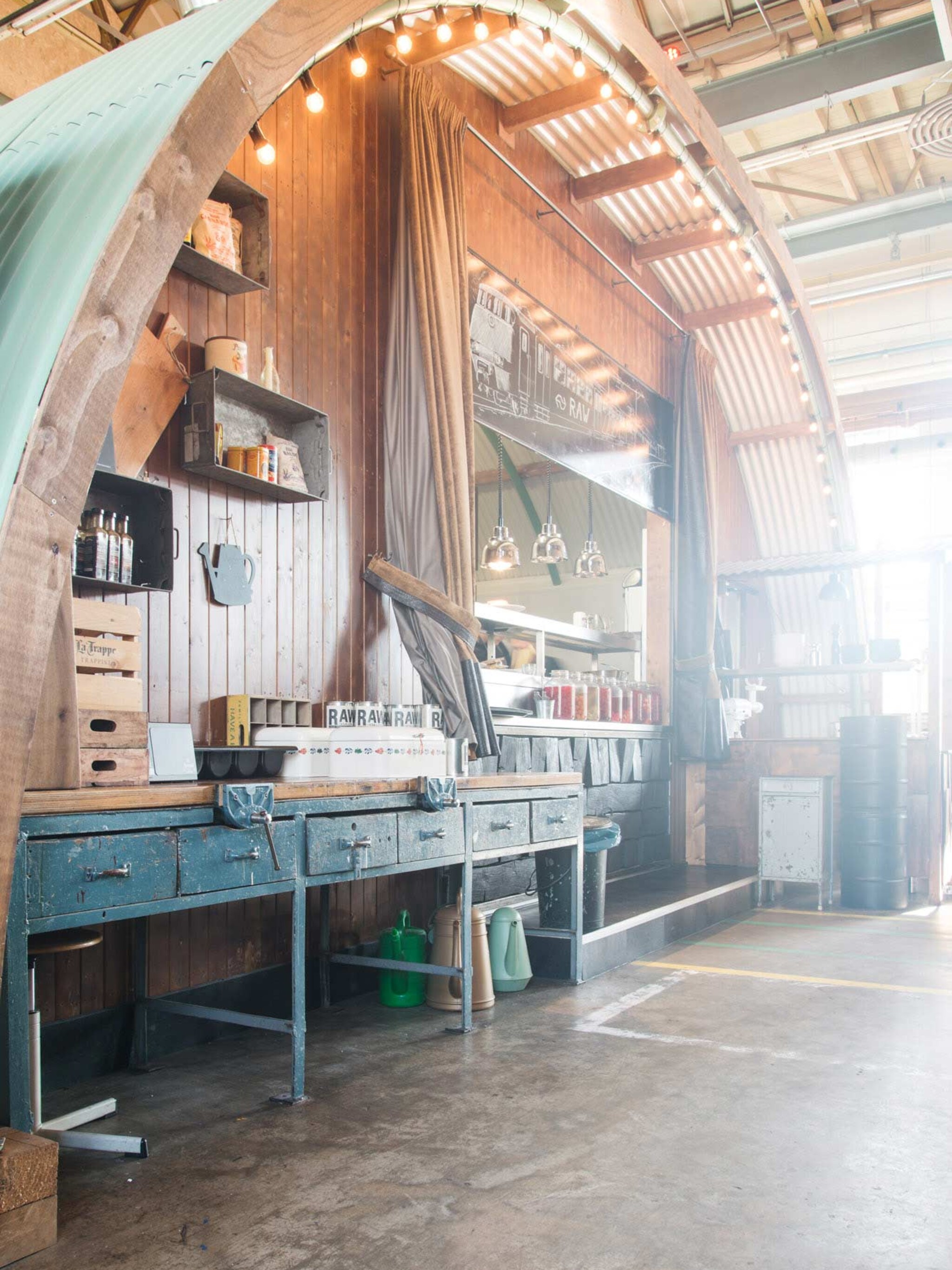 stoere hotspot restaurant raw in tilburg