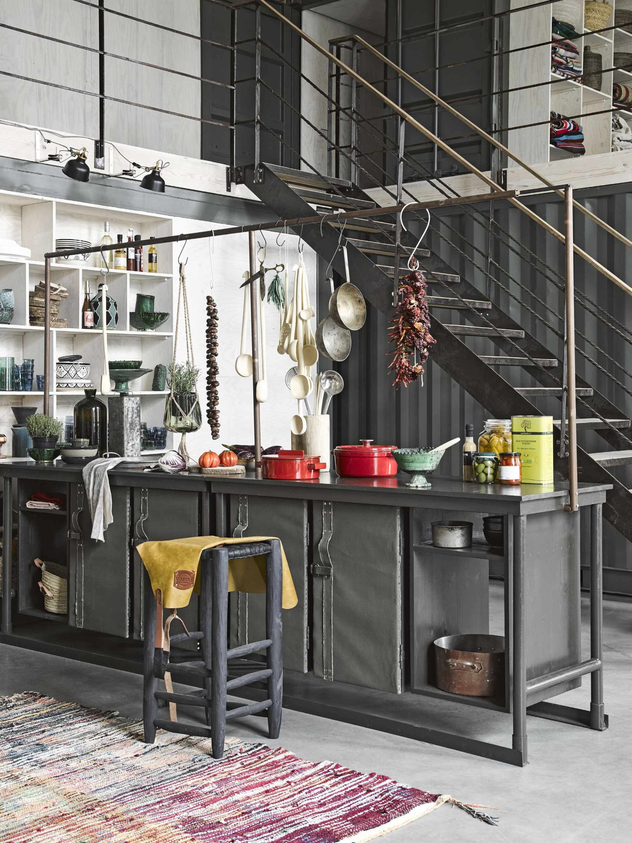 industrieel en bohemien een kleurrijk interieur voor avonturiers