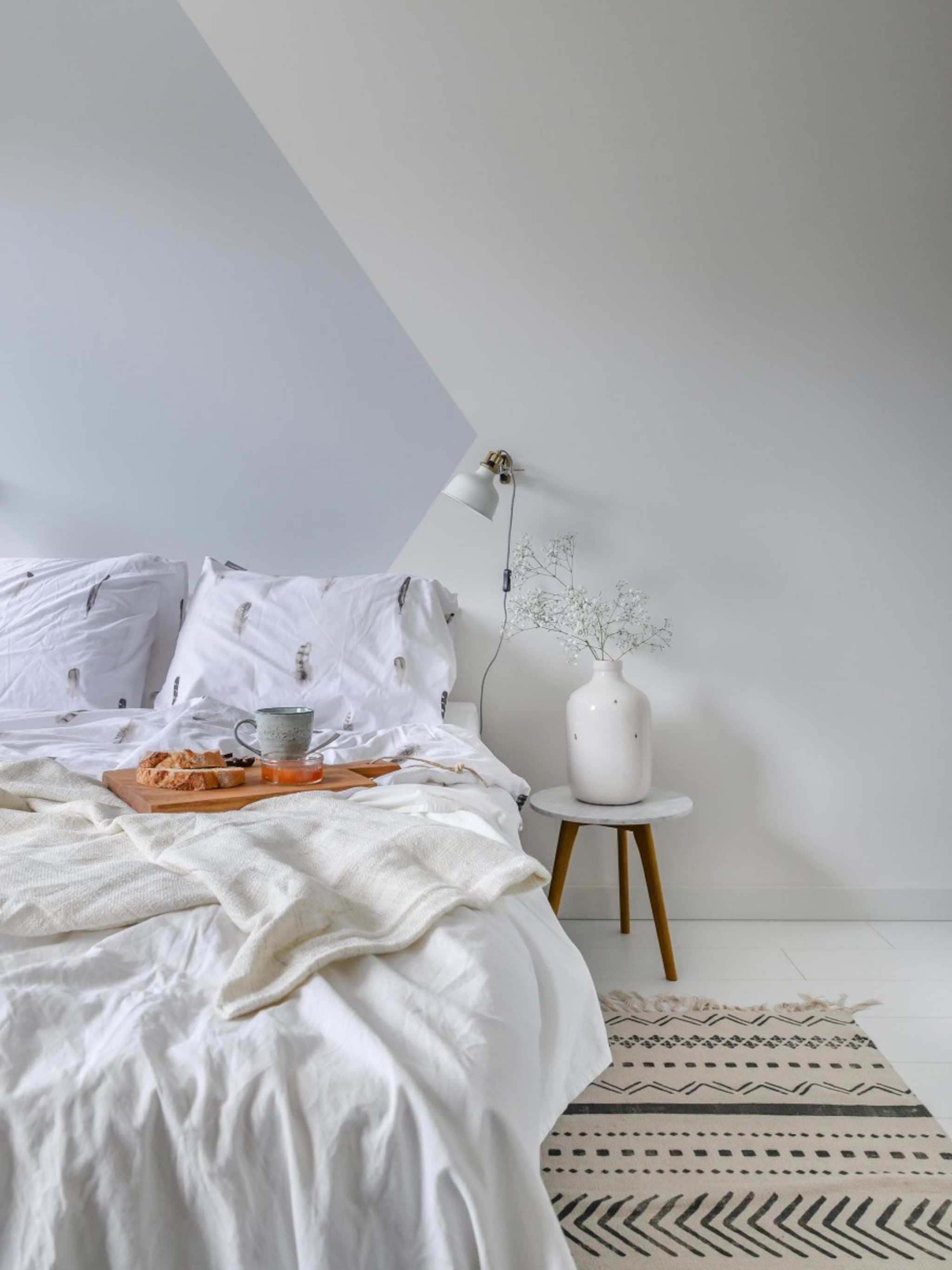5x vtwonenbijmijthuis twee kleuren op de muur