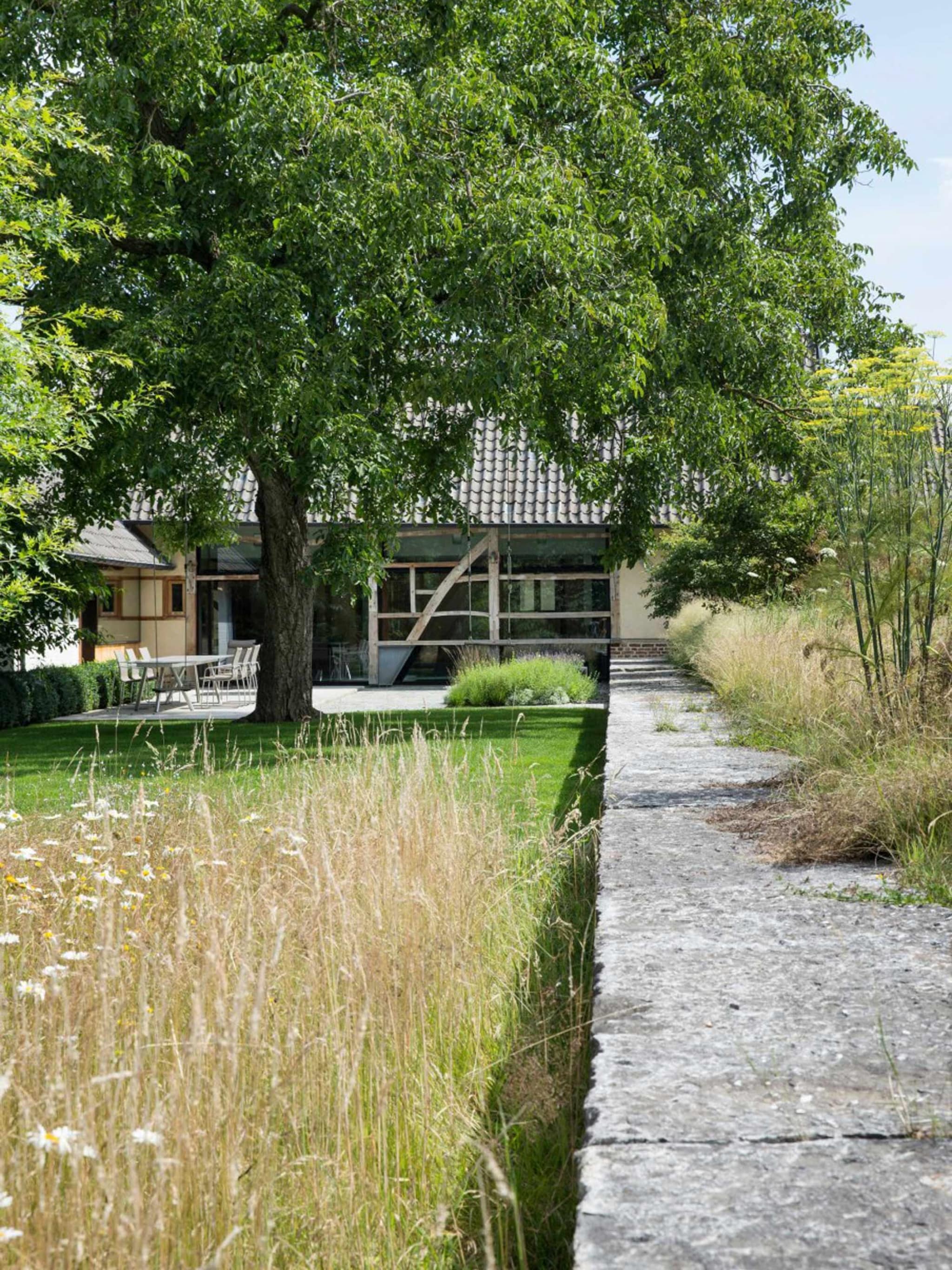 genieten van je tuin in landelijke stijl
