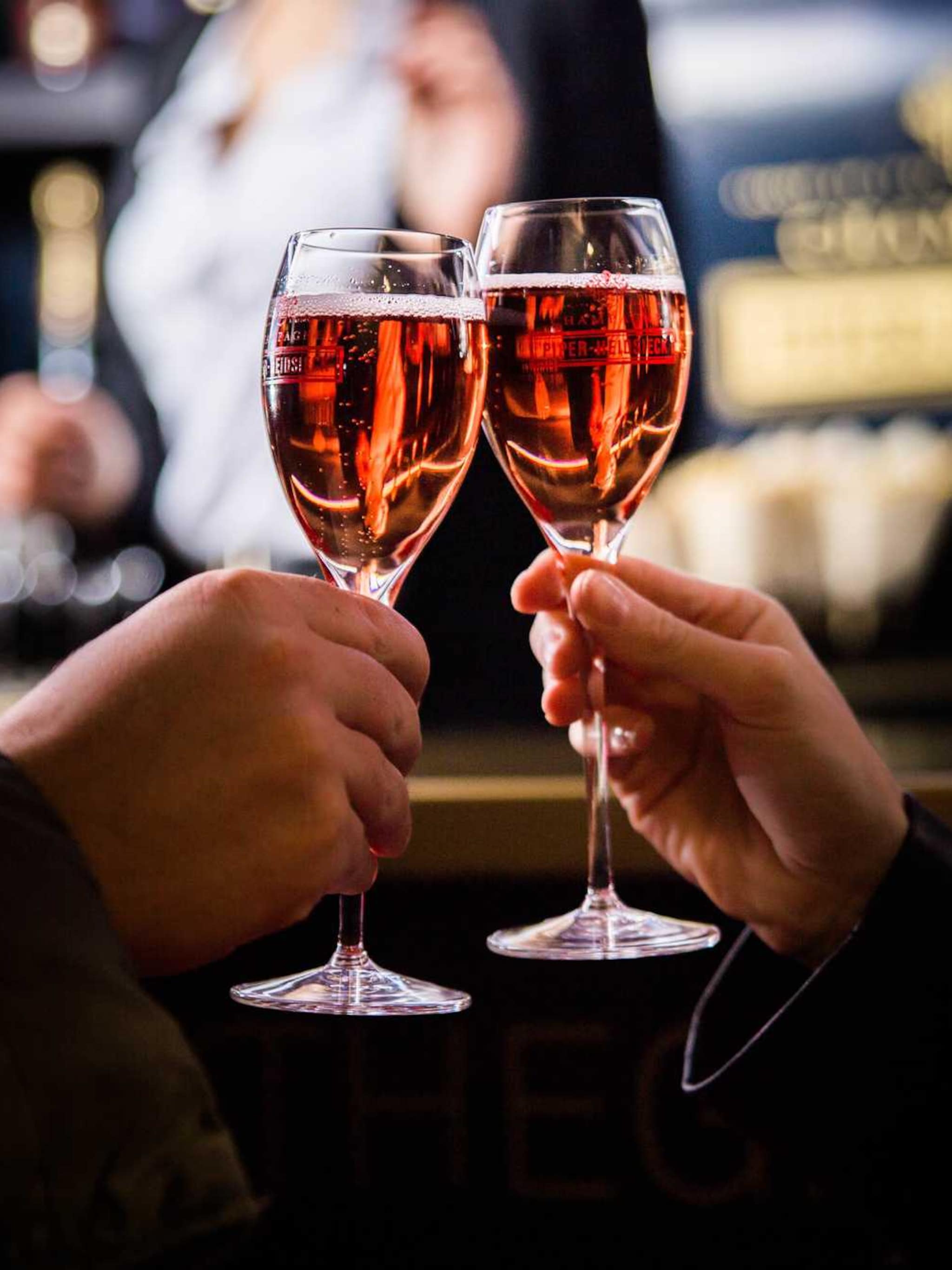 kerstshoppen in stijl met de piper heidsieck champagnetruck