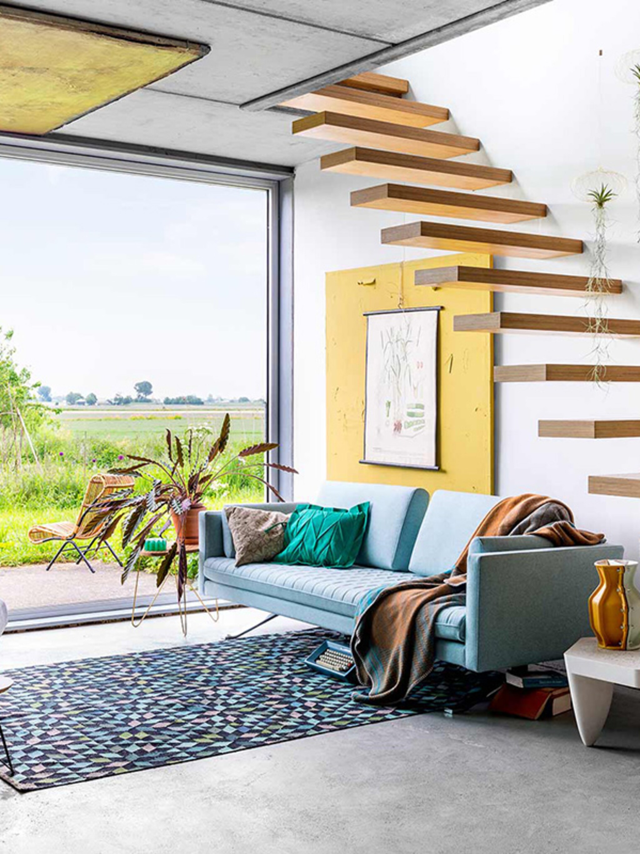 hoogzomerhuis met een kleurrijk interieur
