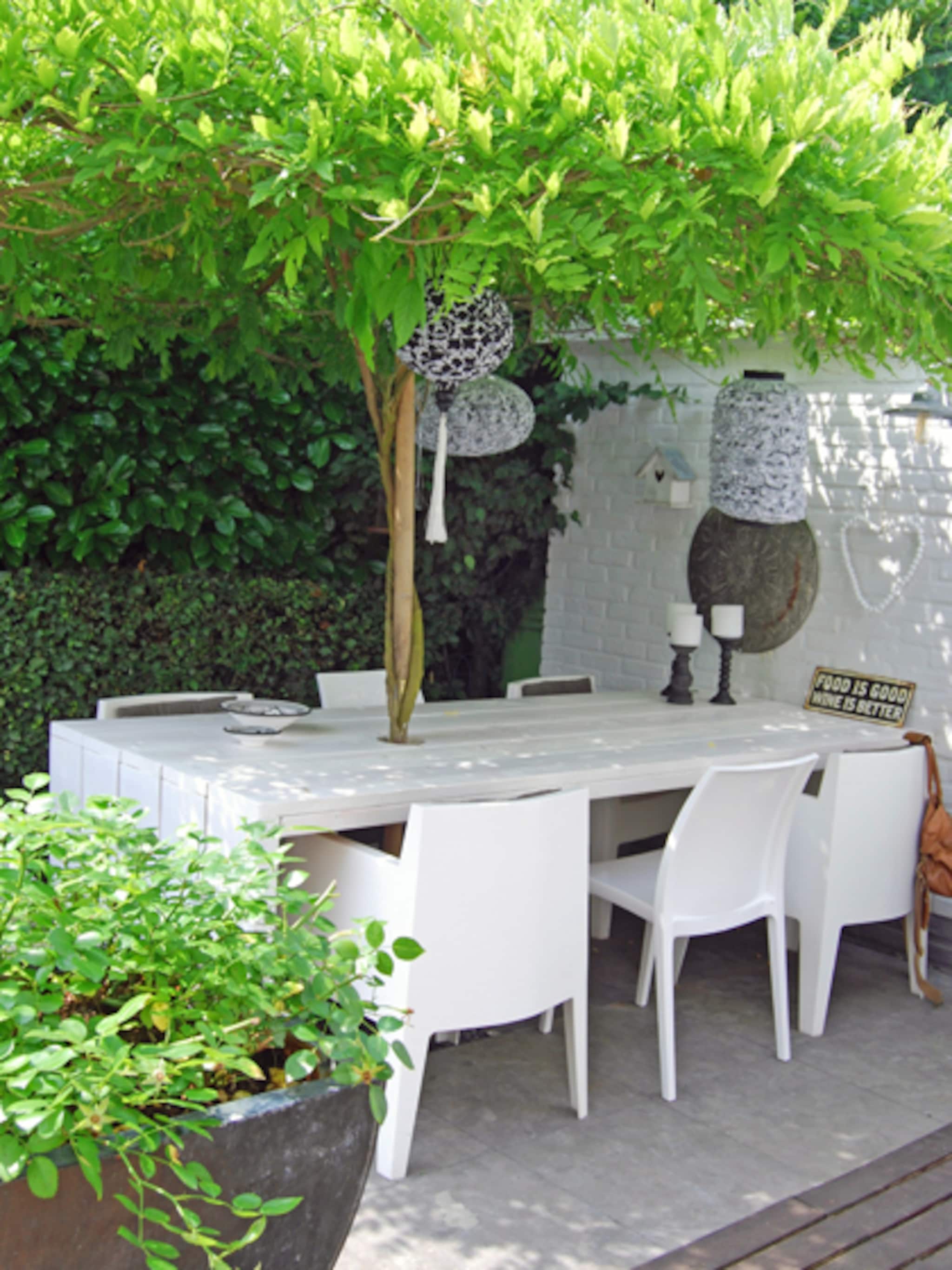 zithoekjes tuin wit paars