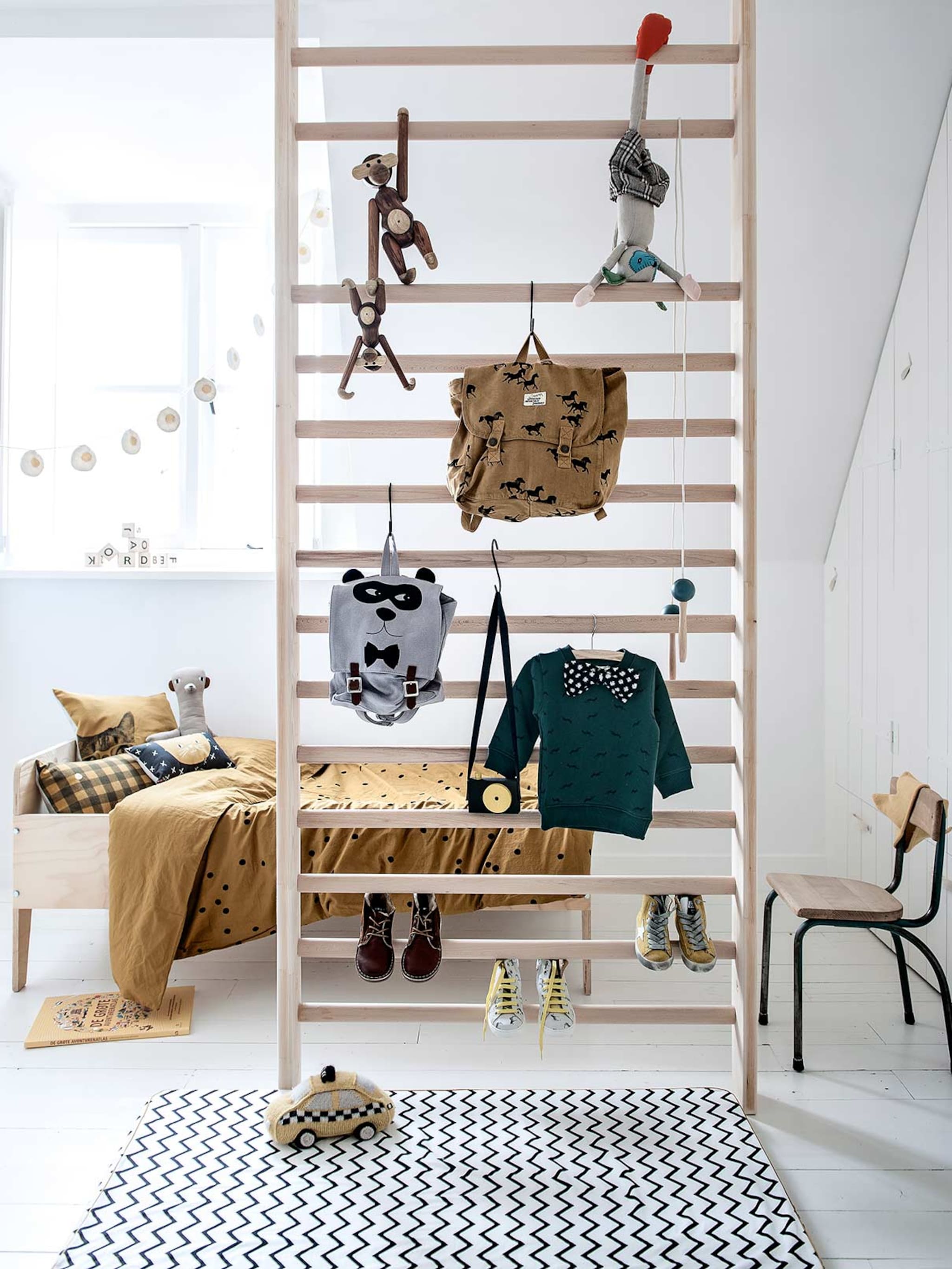 oud turnrek in de kinderkamer