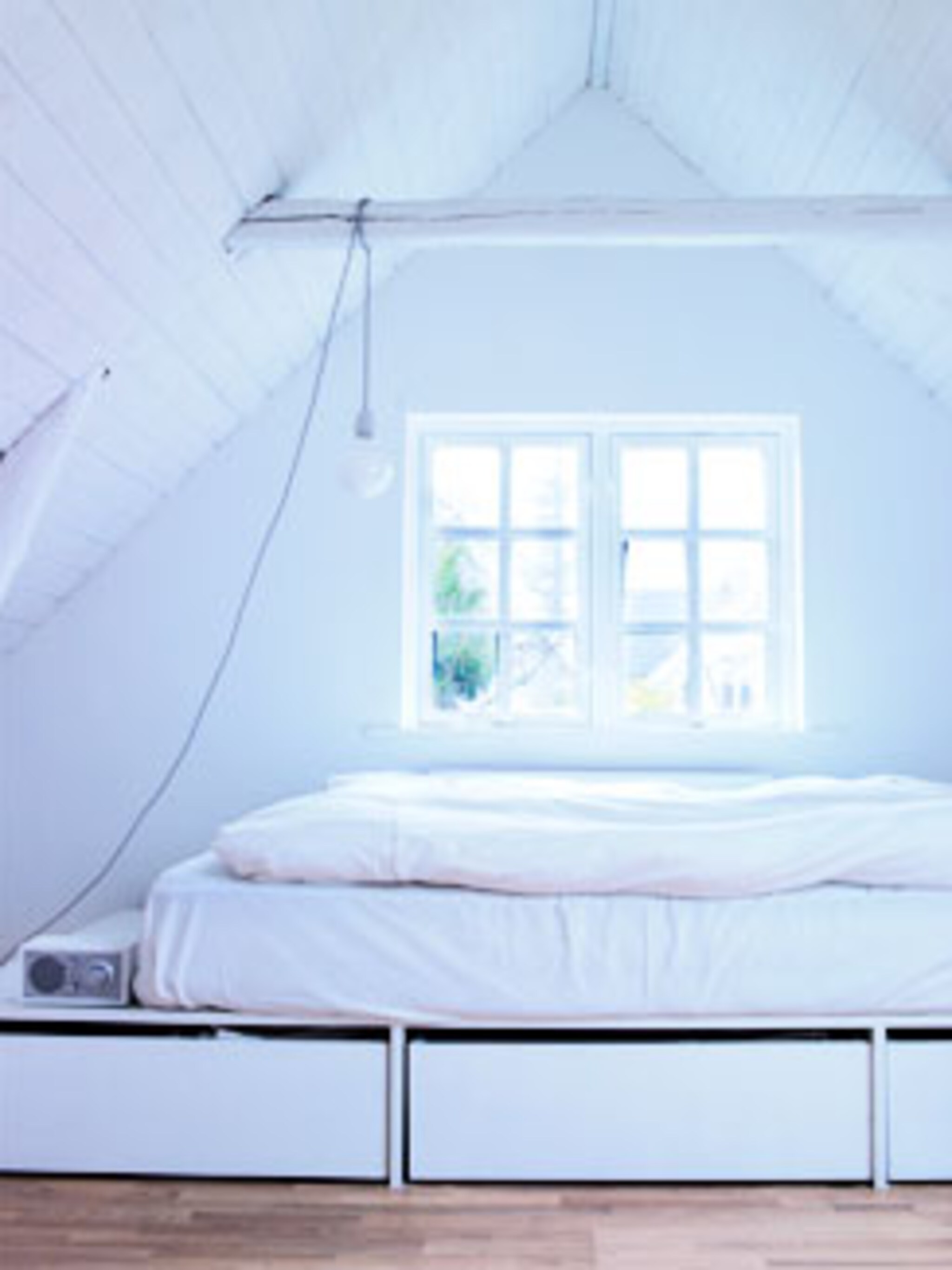 zelf bed maken met opbergruimte