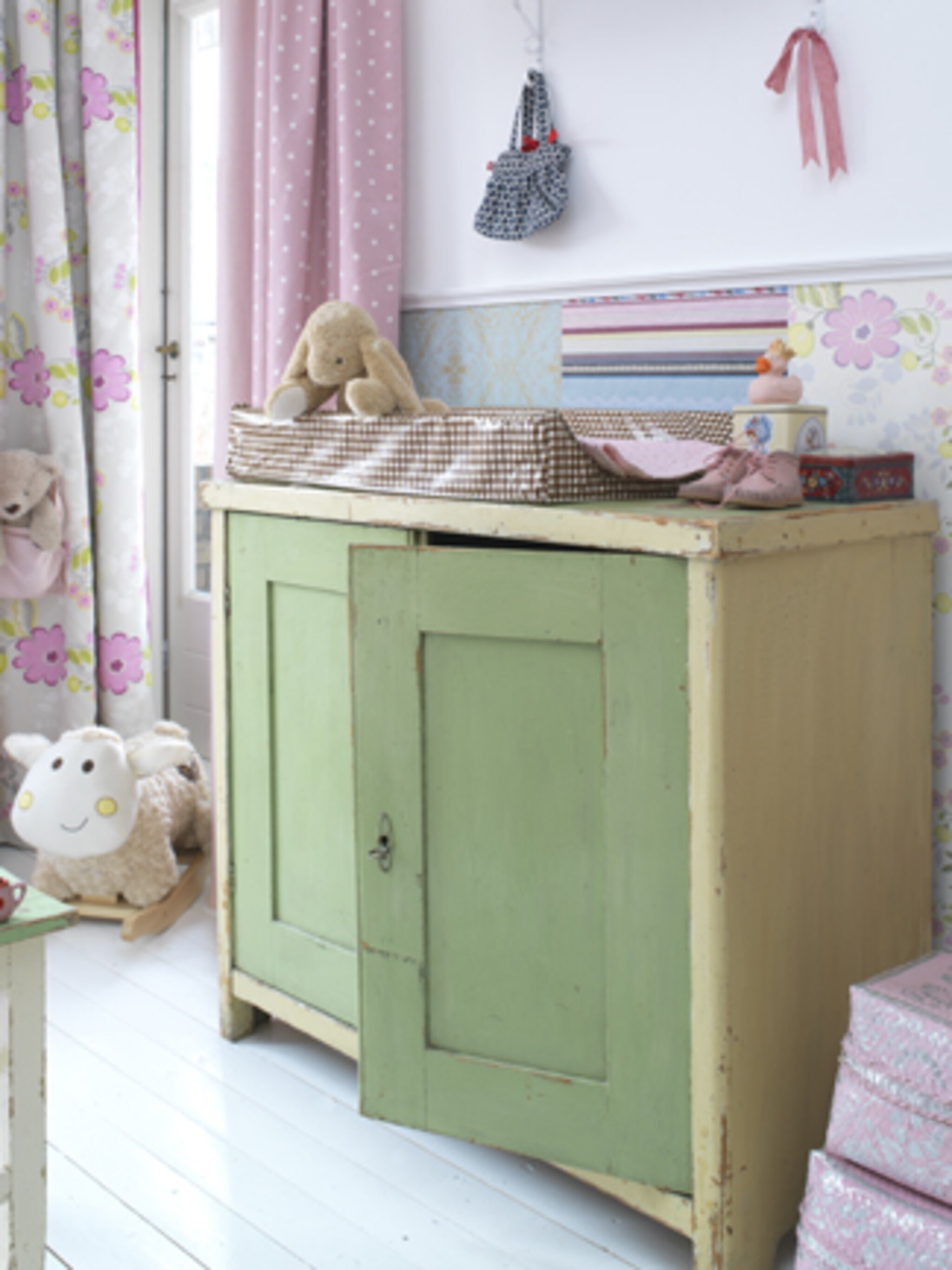 onmisbaar in de babykamer de commode