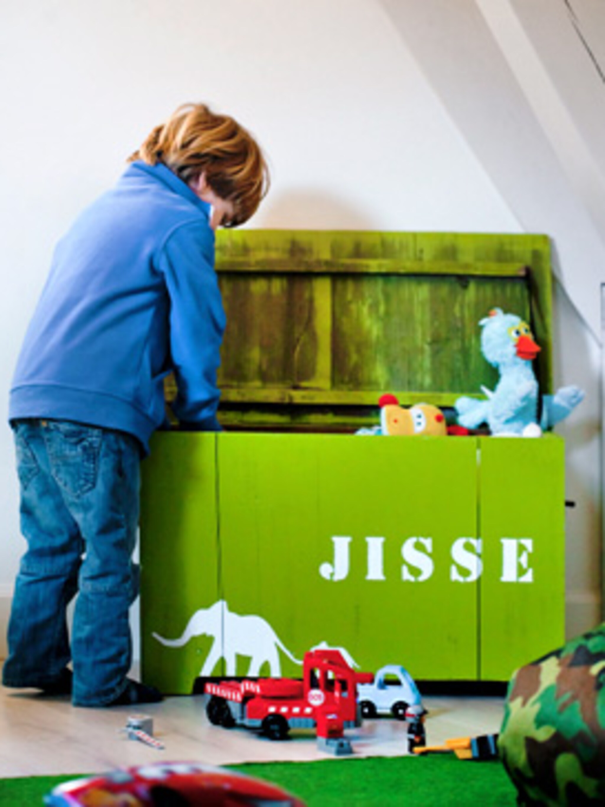 zelf een speelgoedkist decoreren