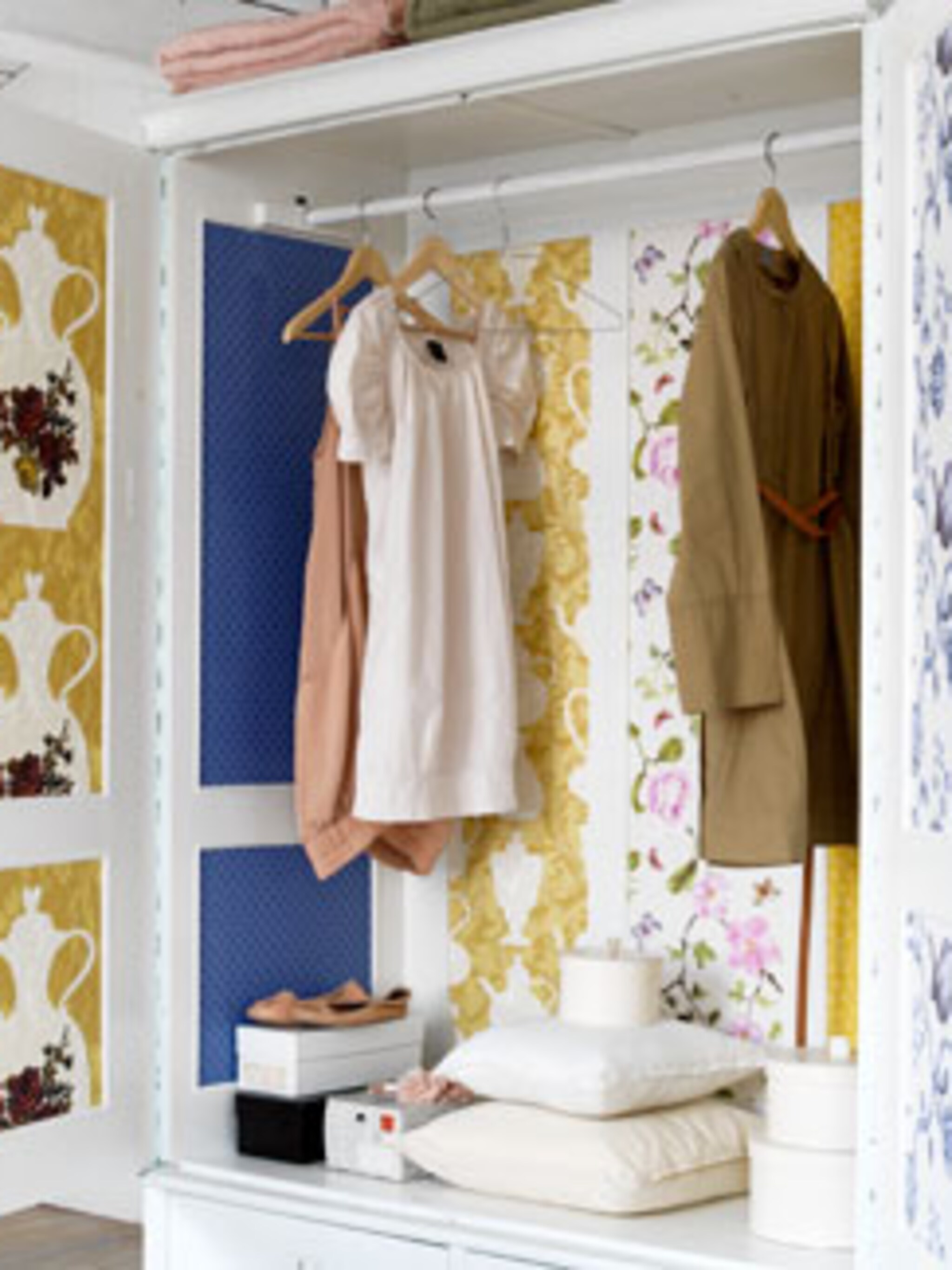 patchworkkast van restjes behang