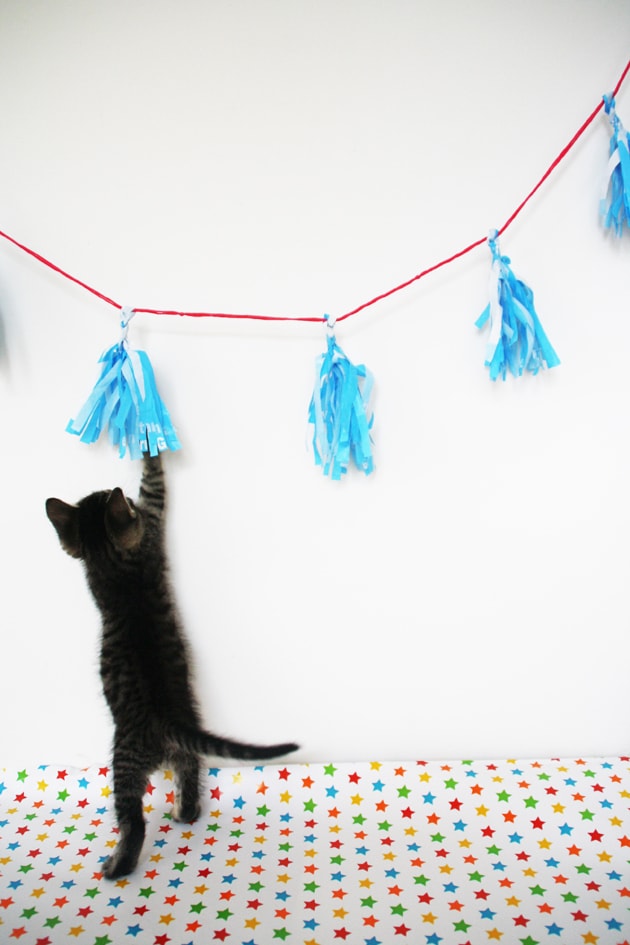 slinger gemaakt van plastic tassen tas