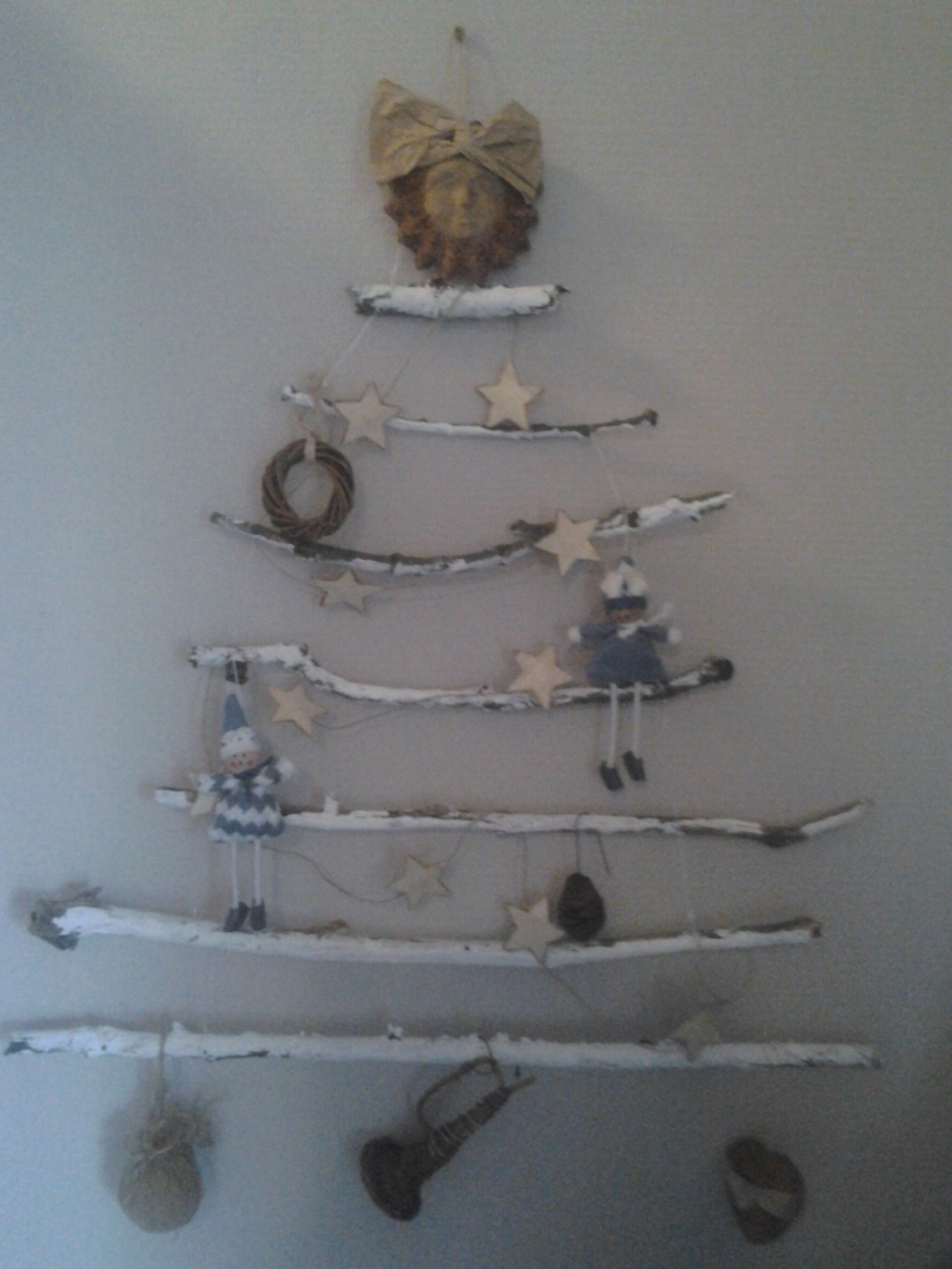 kerstboom van takken wanddecoratie