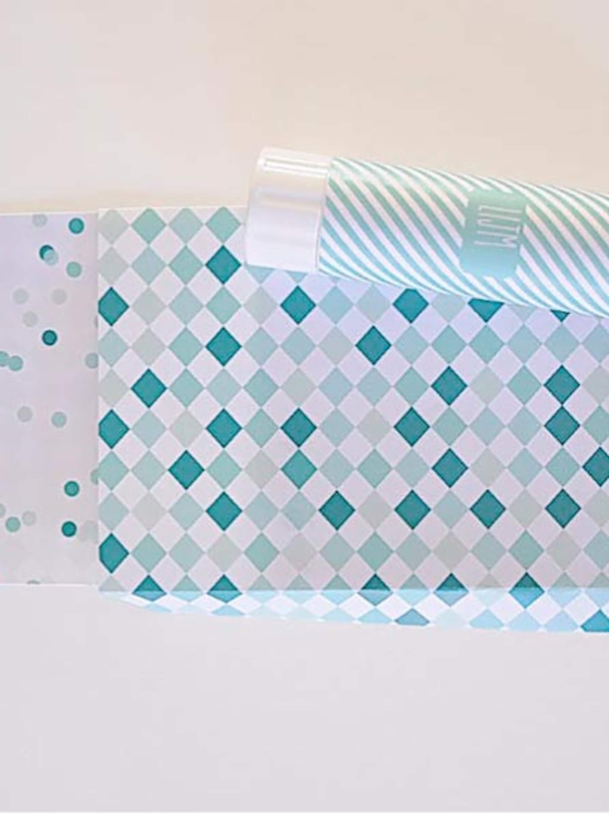 vrolijke tafel met zelfgemaakt bestekzakje