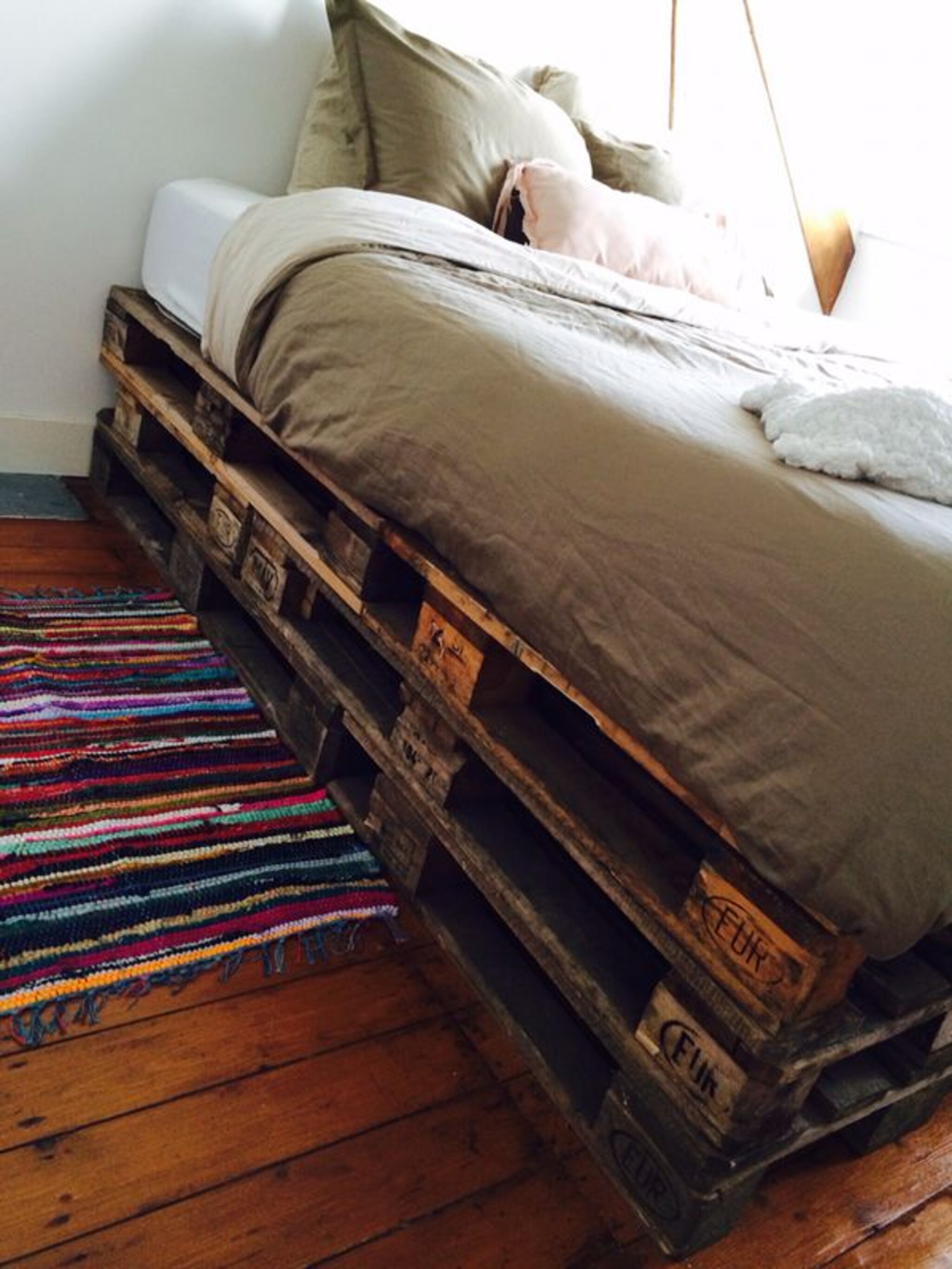 pallet bed