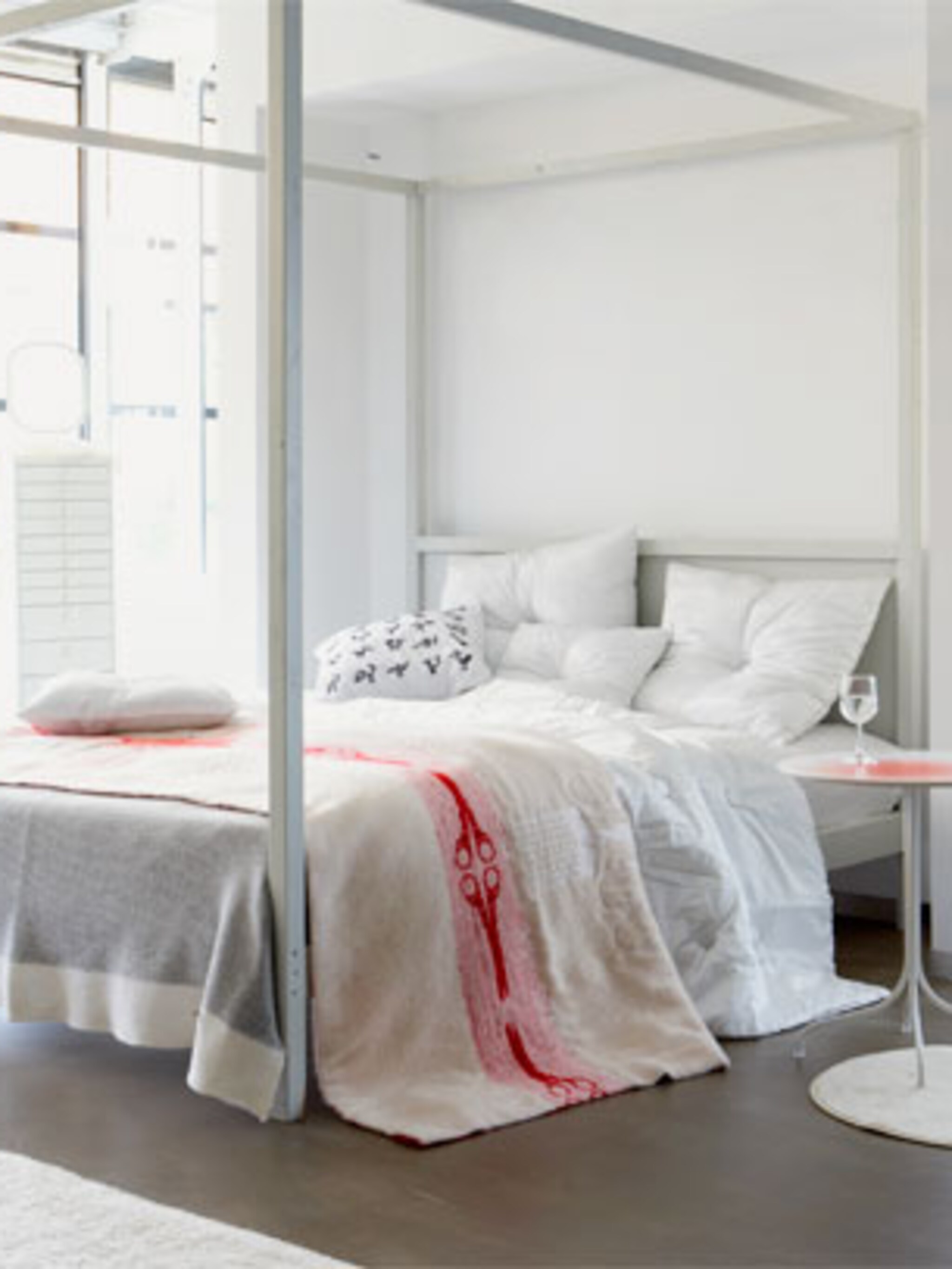 strak bed