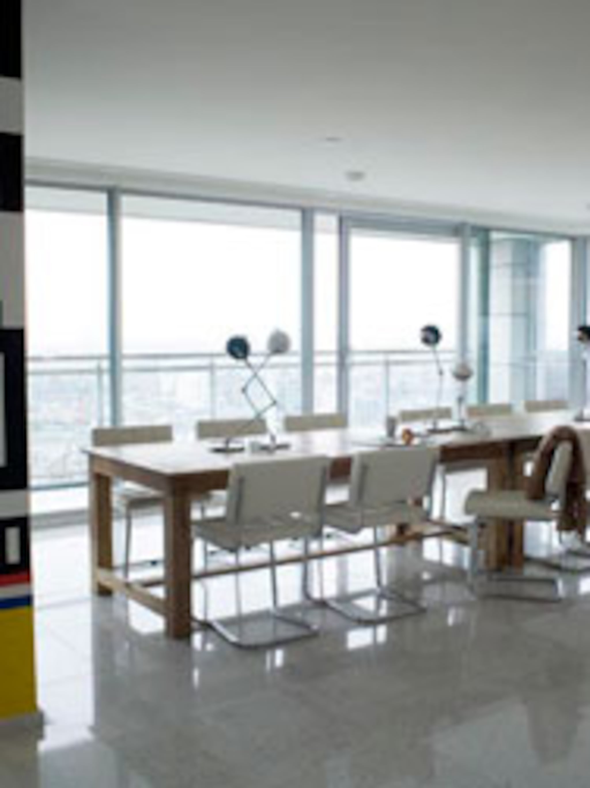 ideale werkplek licht en modern