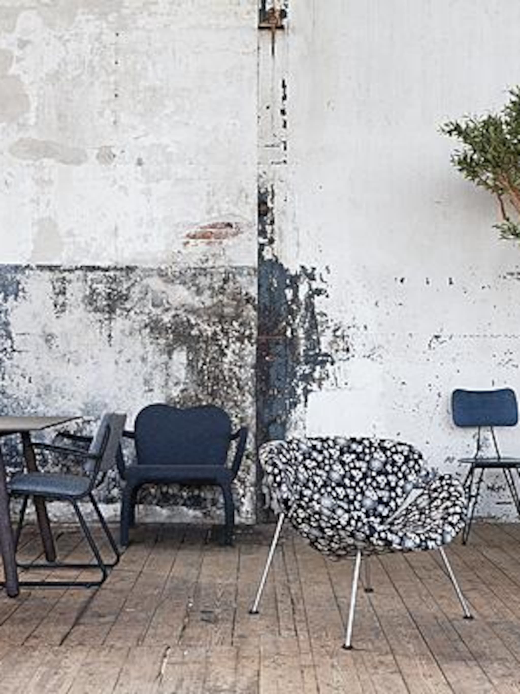zwarte stoelen