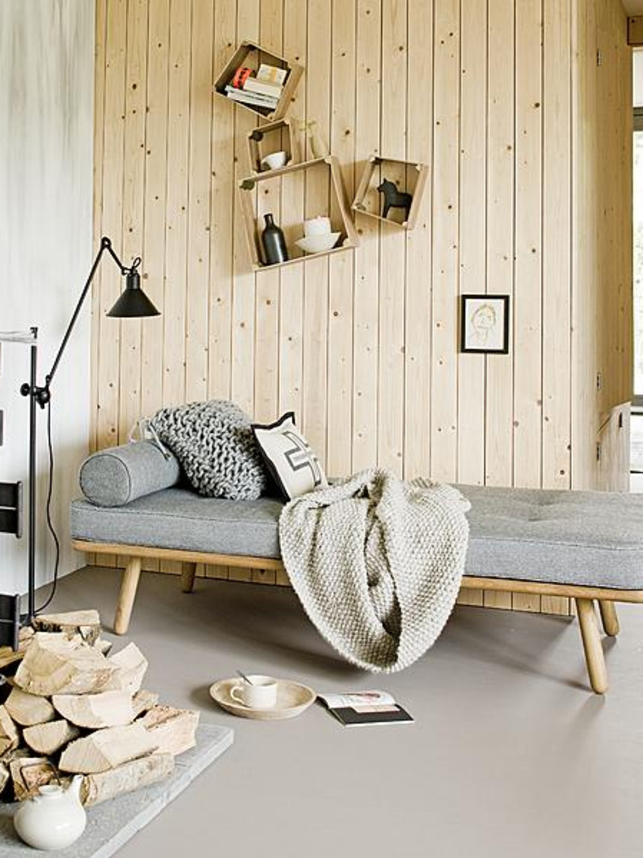 houten wand met loungebank