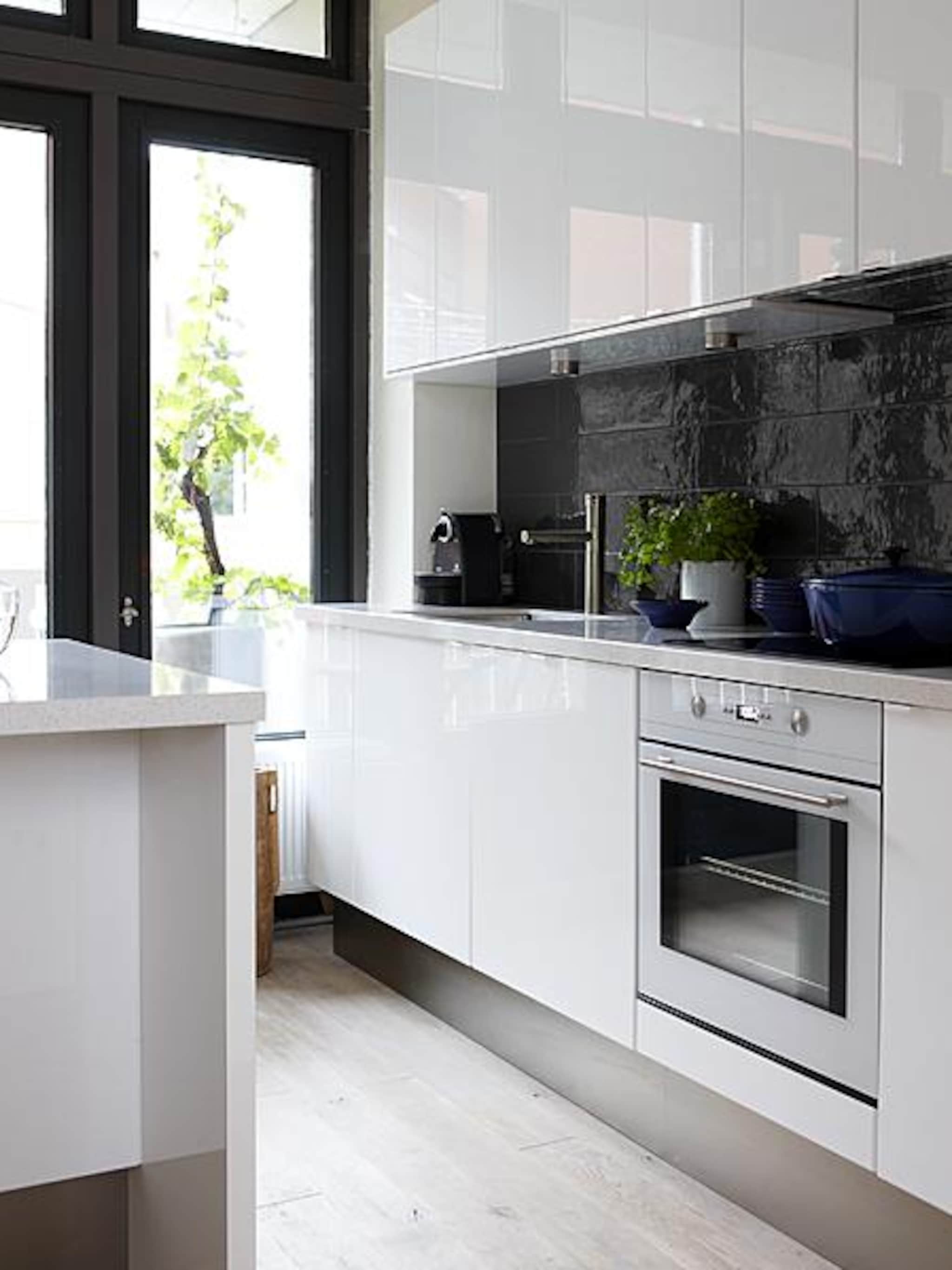 zwart wit hoogglans keuken