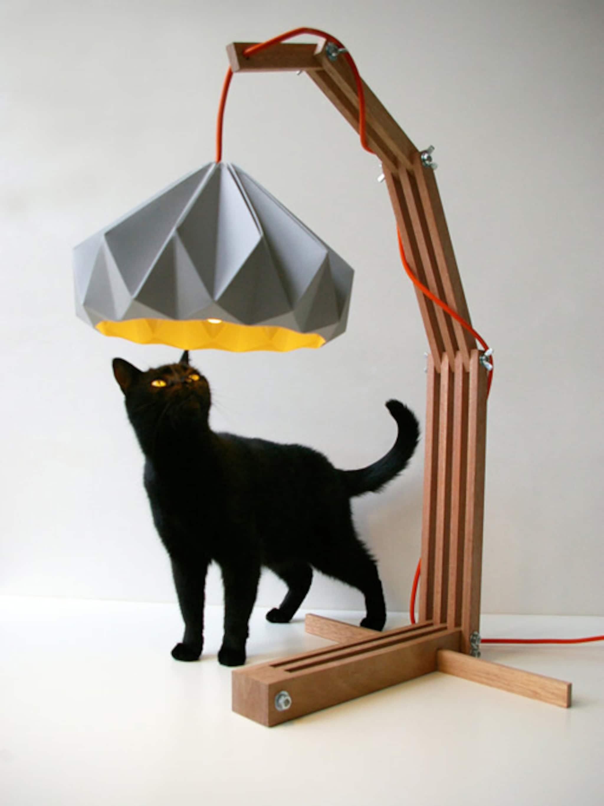kastanje lamp van papier