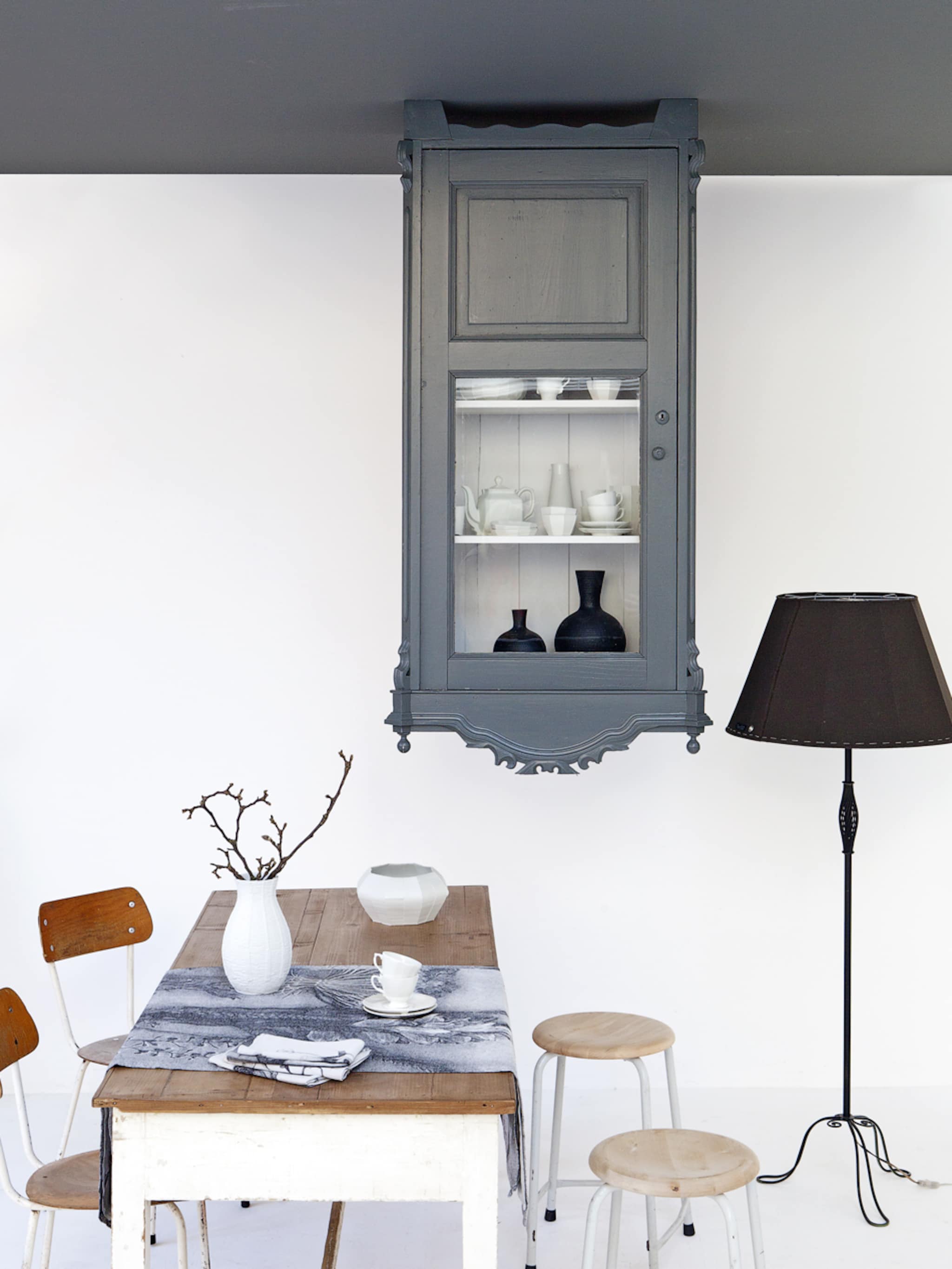 servieskast aan plafond