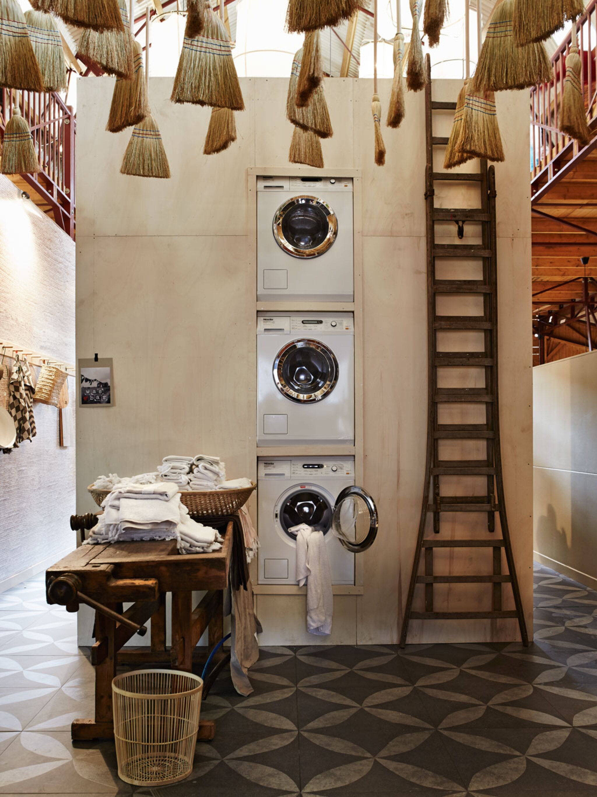 gestapelde wasmachines