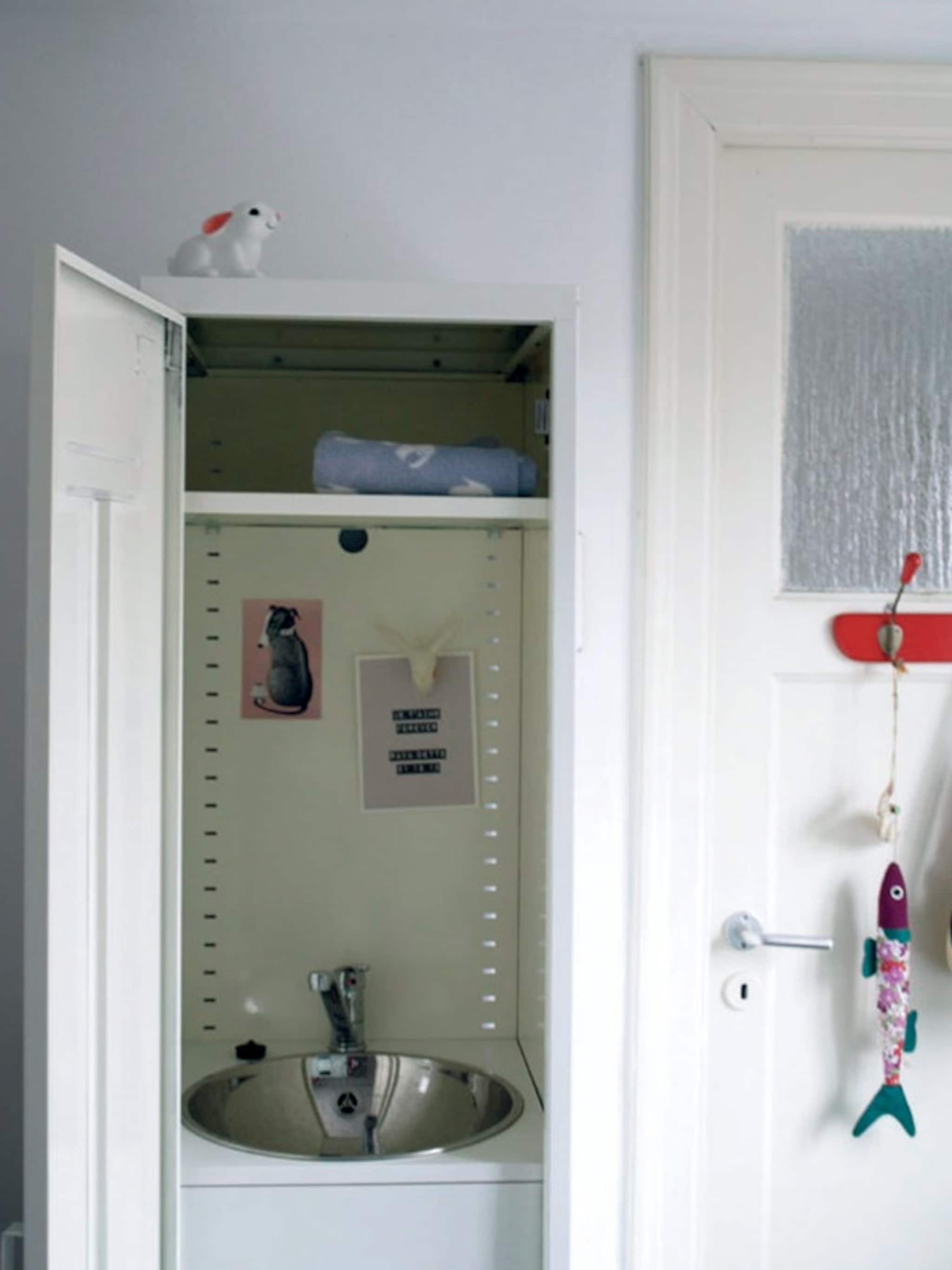 lockerkast met wastafel